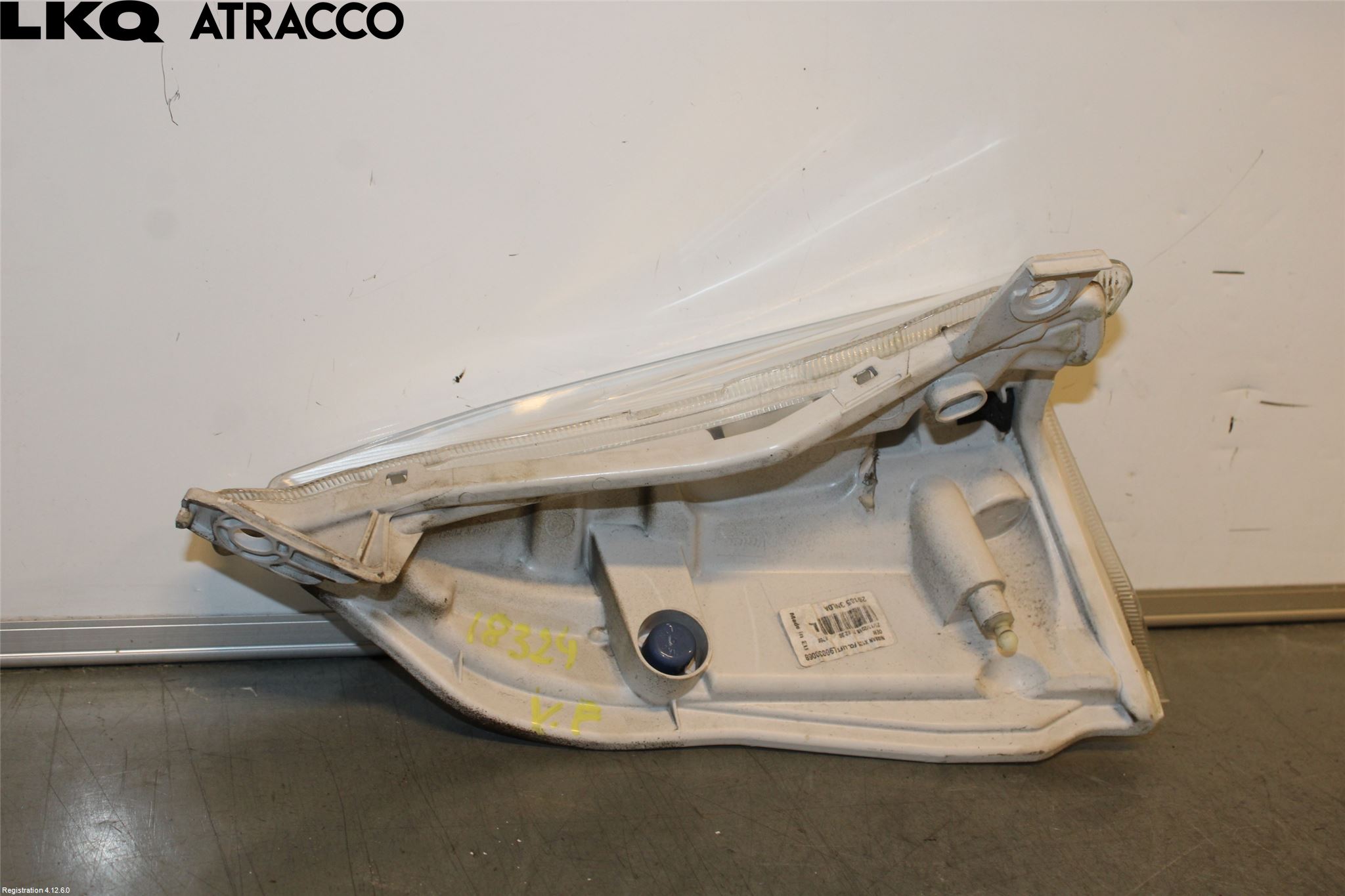 Nissan LEAF 11-17 Strålkastare Vänster