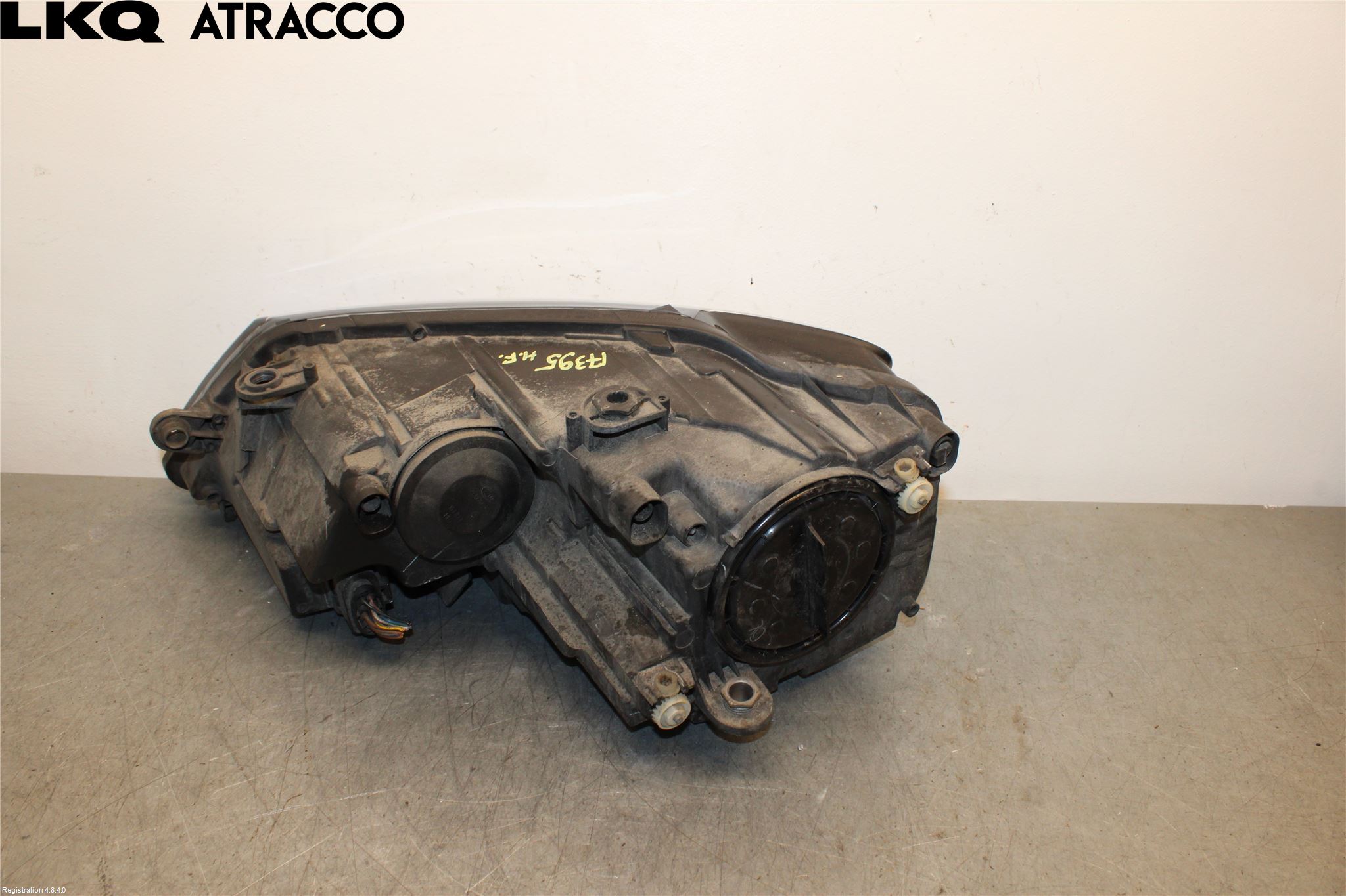 Volkswagen VW JETTA VI 11- Strålkastare Höger