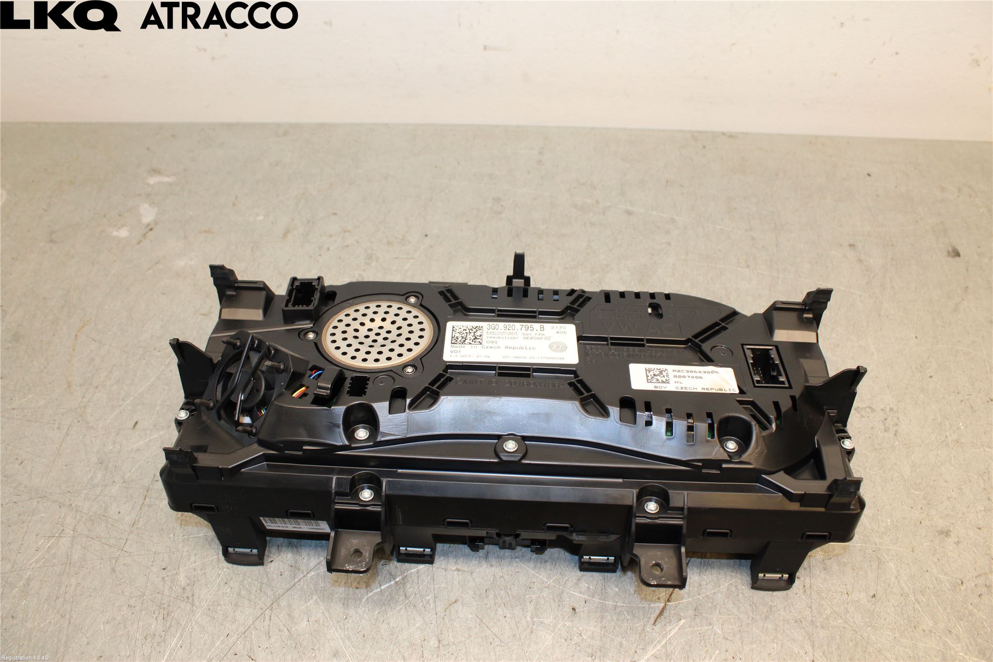 Volkswagen VW PASSAT 15-19 Instrument Hast