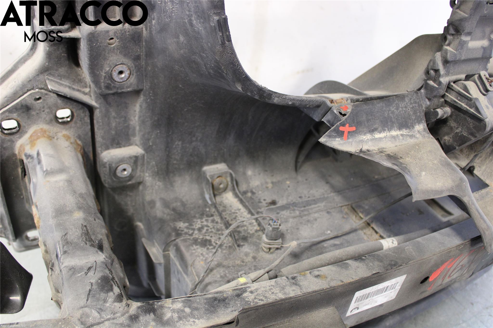 BMW 1 E87/81 5D/3D 03-11 Front Huvlåsplåt-Balk