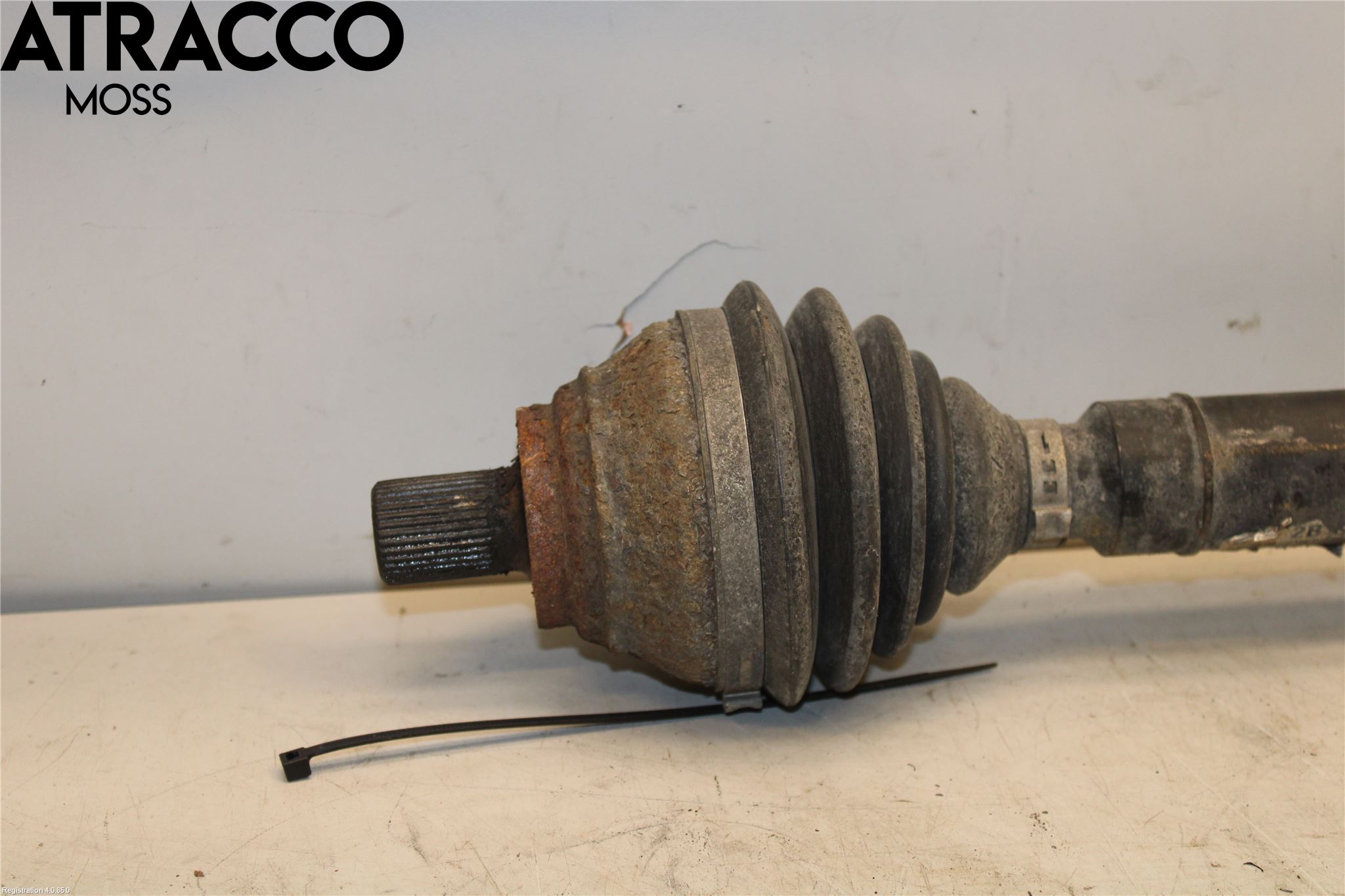 Volkswagen VW PASSAT 05-11 Drivaxel Fram Höger