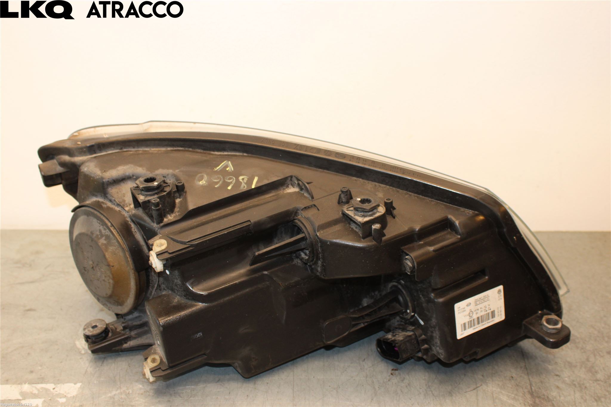 Volkswagen VW CADDY 11-15 Strålkastare Vänster
