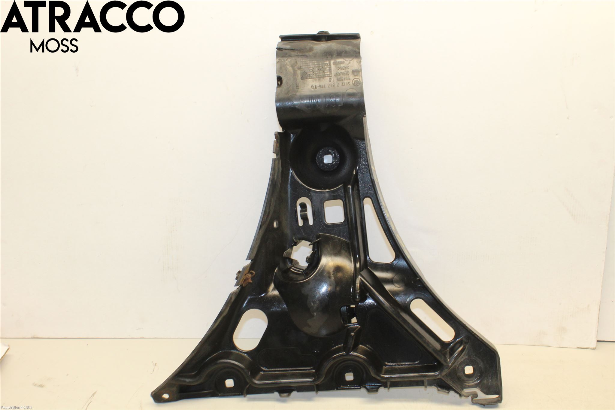 BMW 5 E60/61 Sed/Tou 02-10 Bakljuslamphållare Lucka