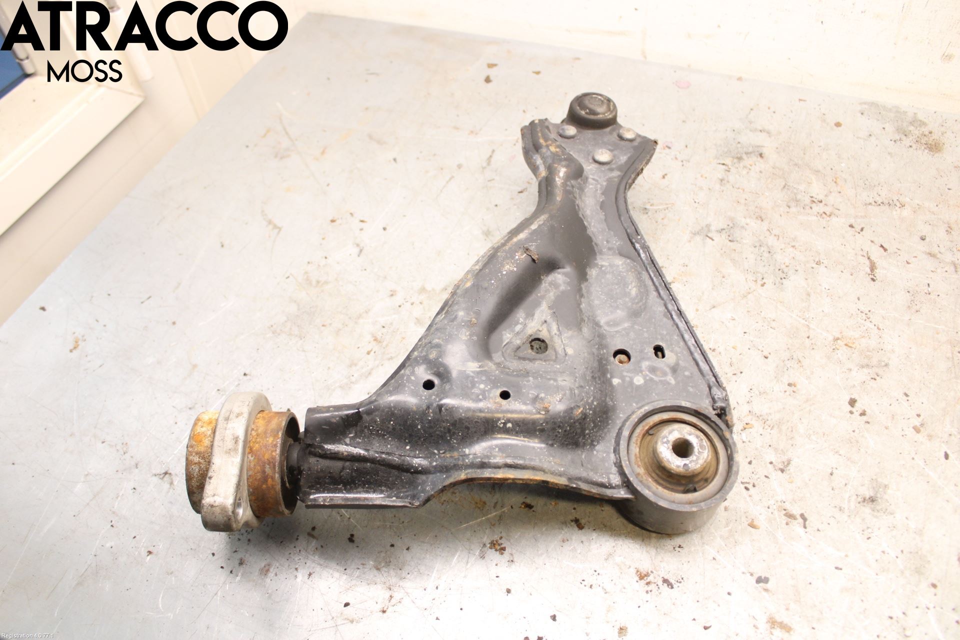 Mercedes-Benz MB VITO/VIANO (W639) 04-14 Bärarm Fram Undre Vä