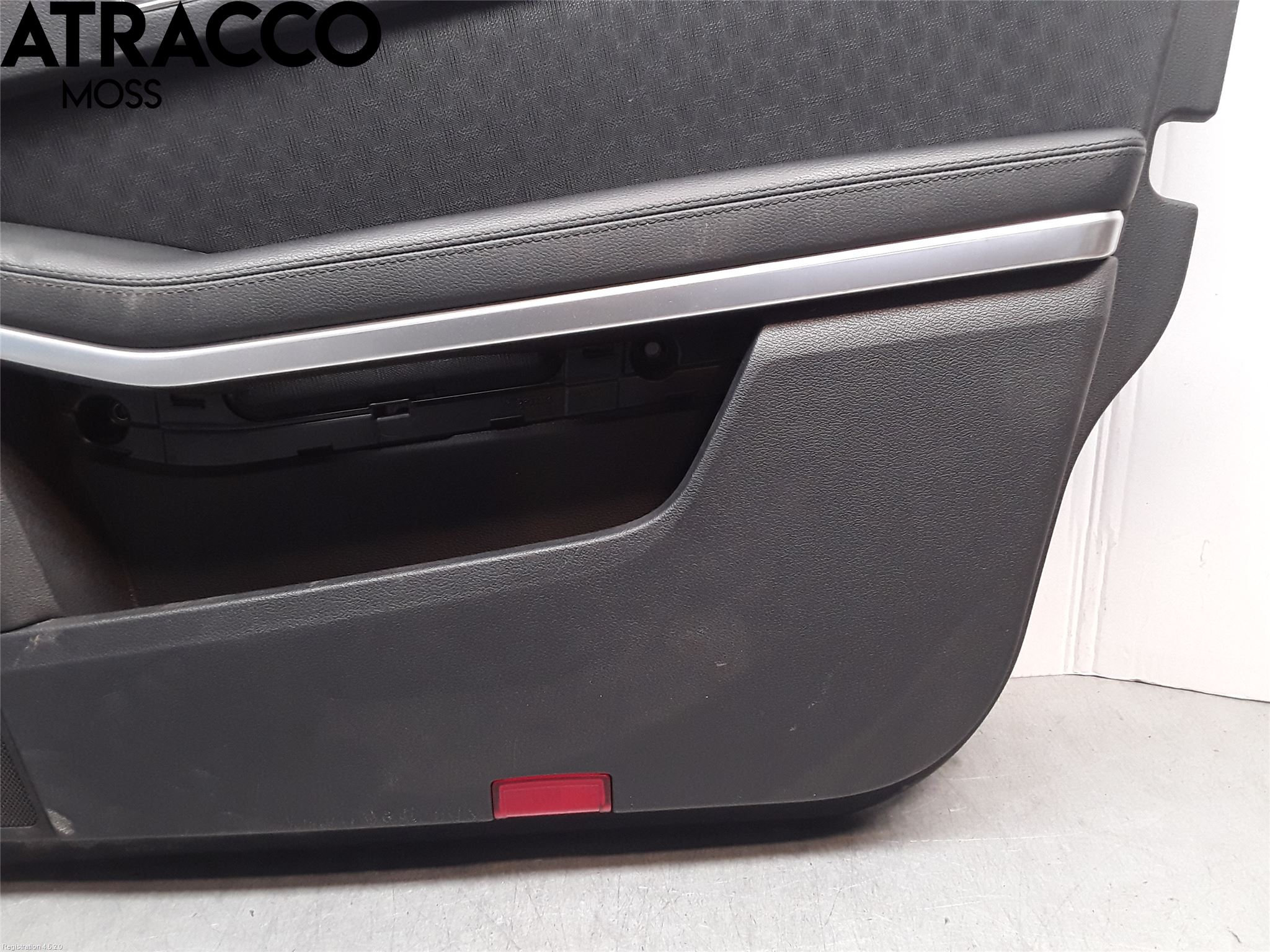 Mercedes-Benz MB E-KLASS (W212) 09-16 Dörrklädsel Hö