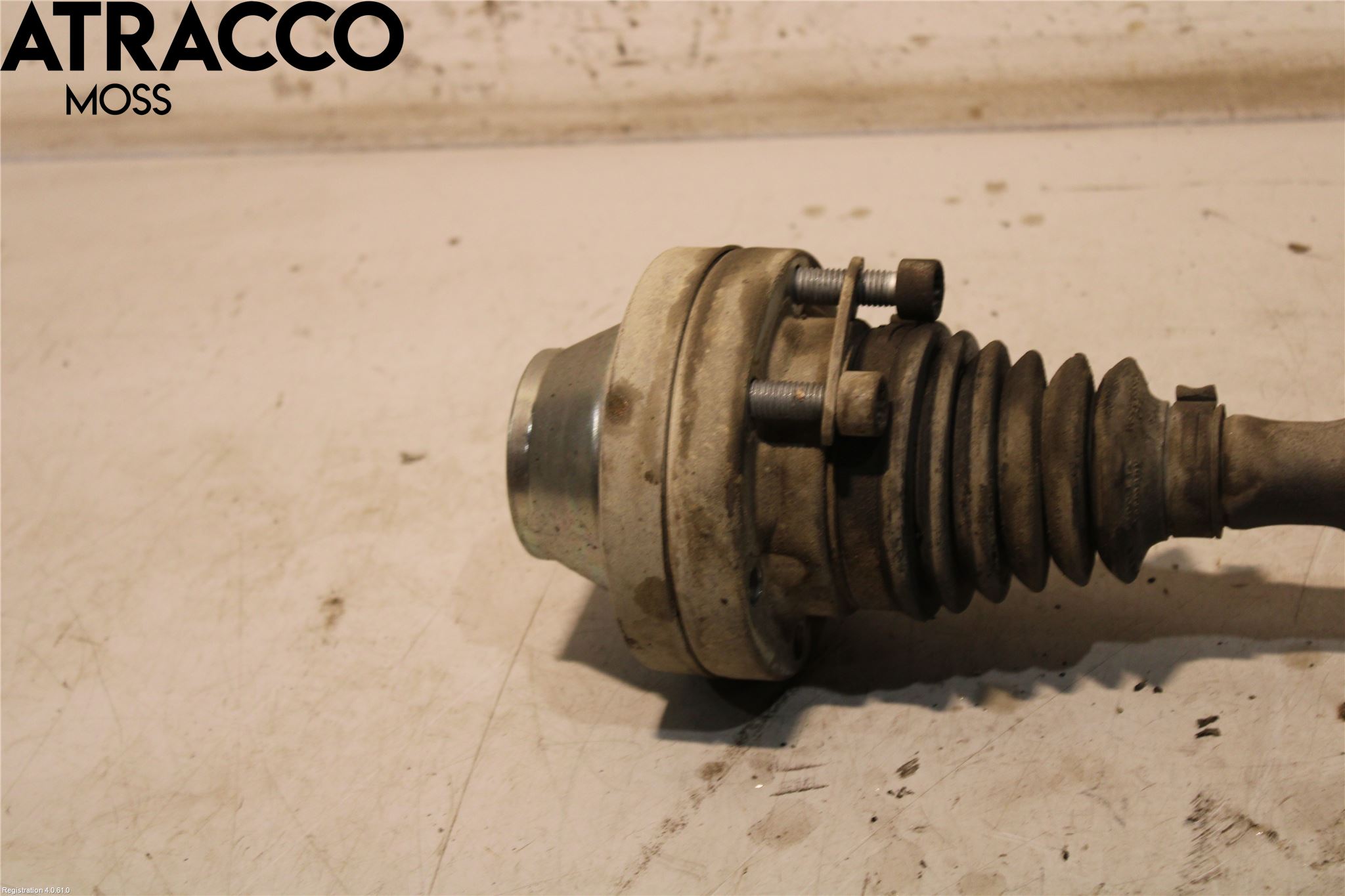 Volkswagen VW AMAROK 2H 10-22 Drivaxel Fram Höger