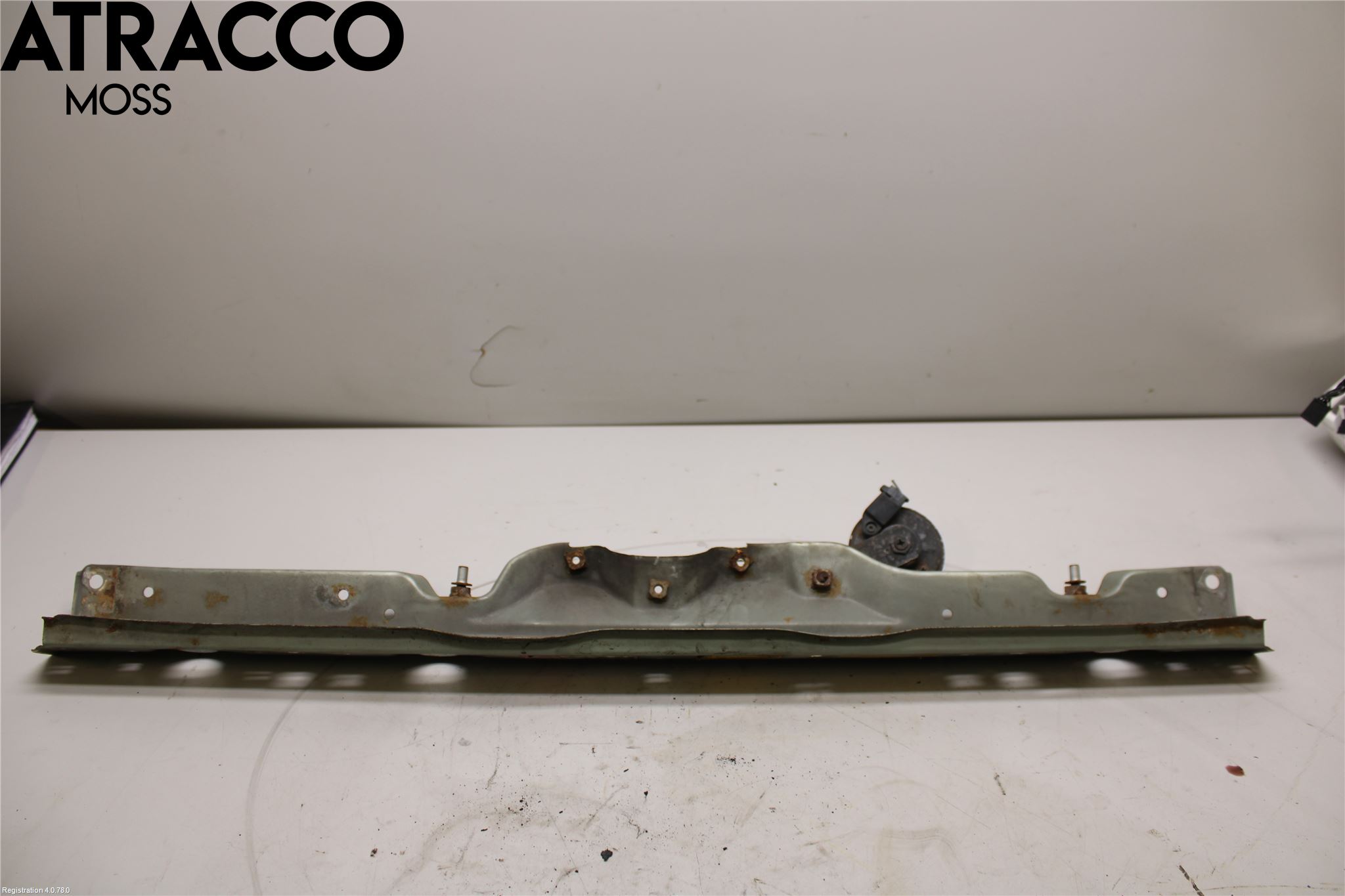 Toyota YARIS P1 99-03 Front Huvlåsplåt-Balk