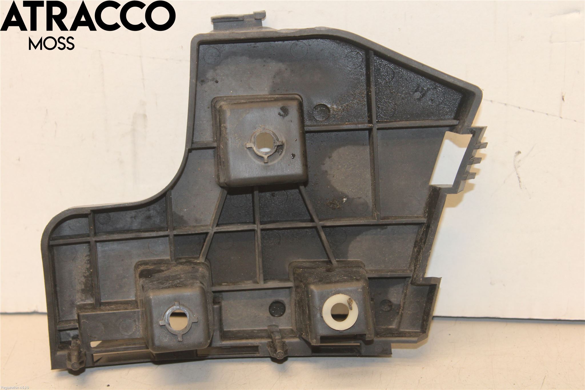 Volvo V60 11-13 Stötfångarfäste Bak Vä