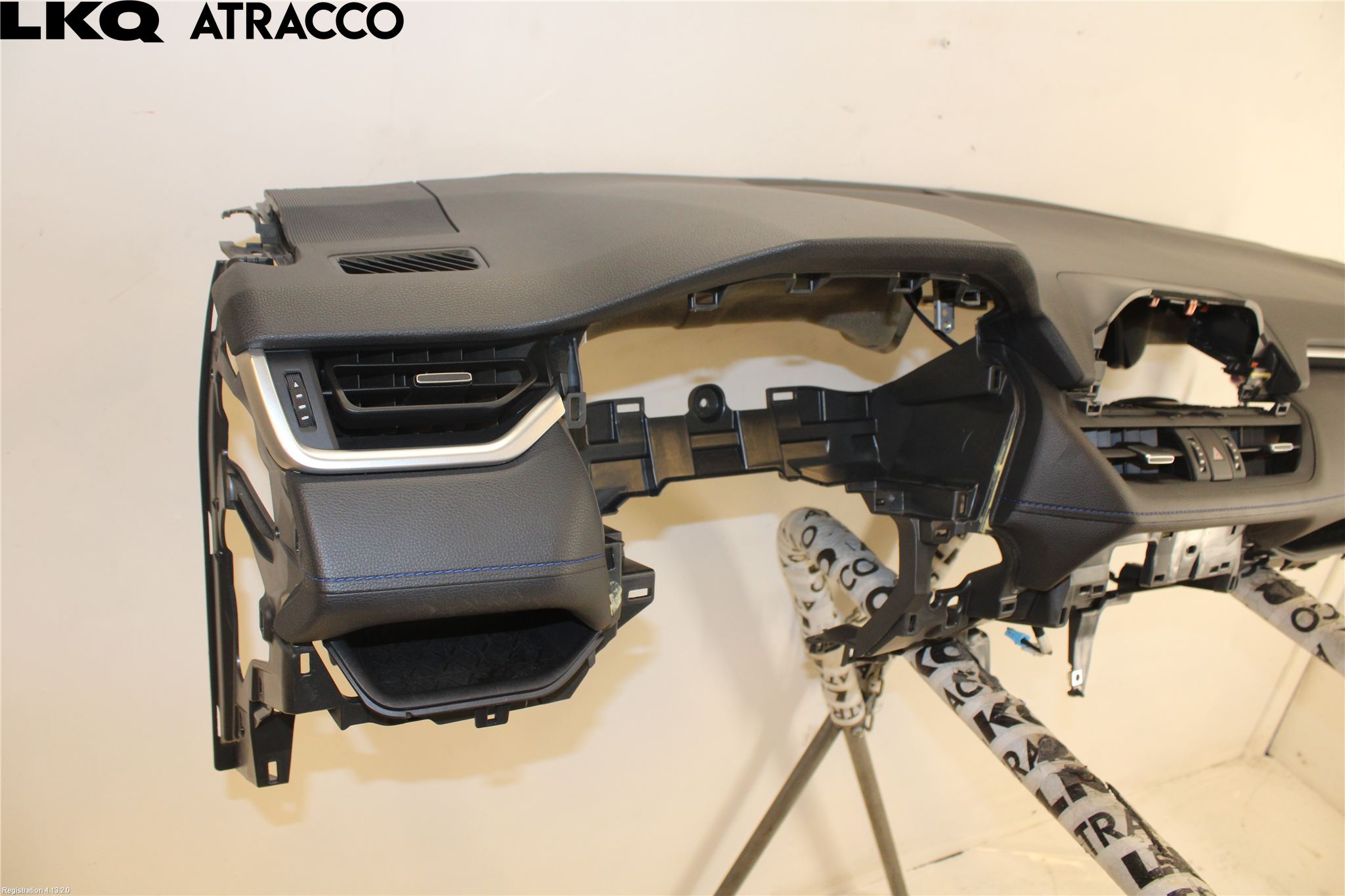 Toyota RAV4 19- Instrumentbräda