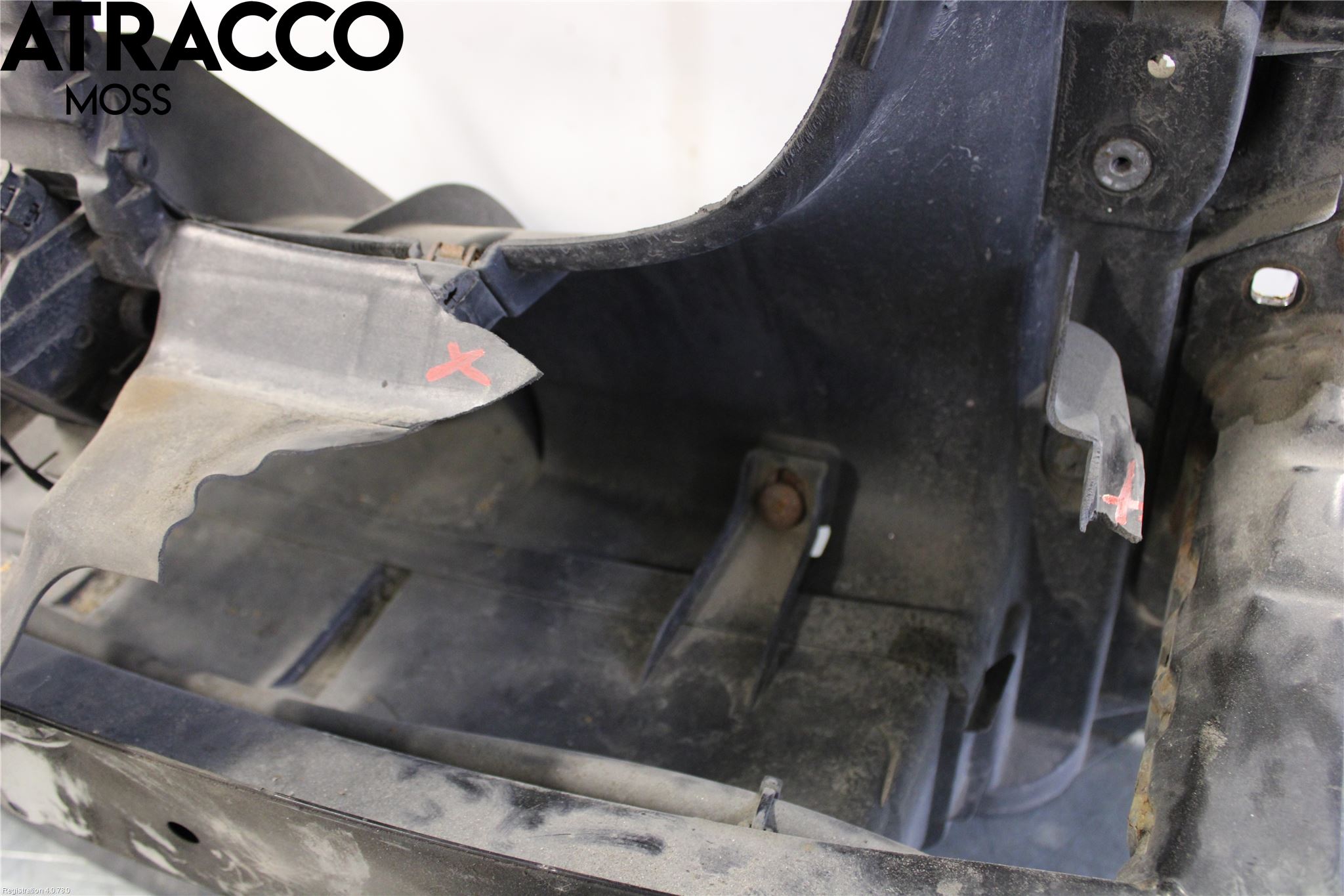 BMW 1 E87/81 5D/3D 03-11 Front Huvlåsplåt-Balk
