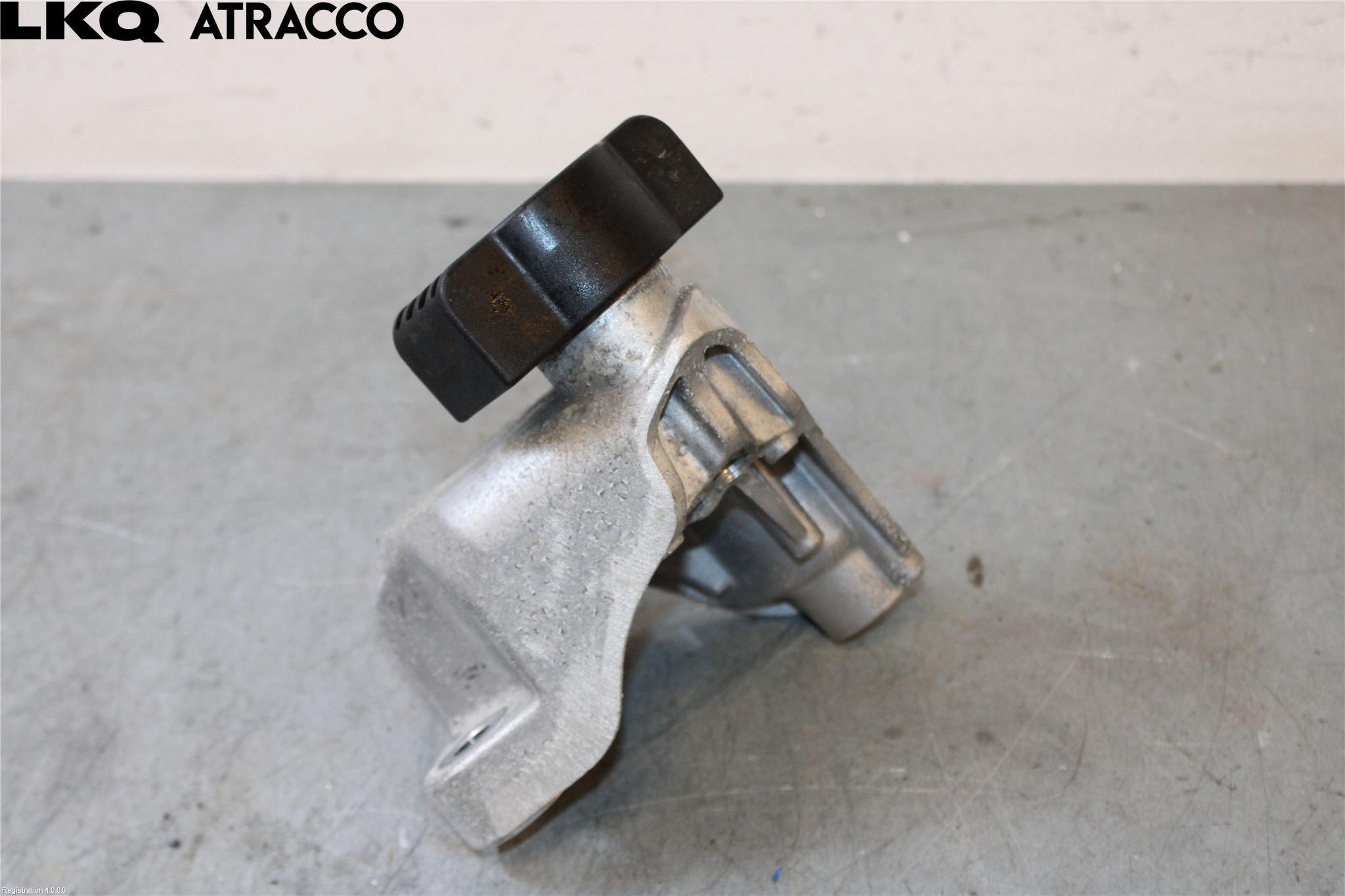 Volvo EX40 25- Motorfäste