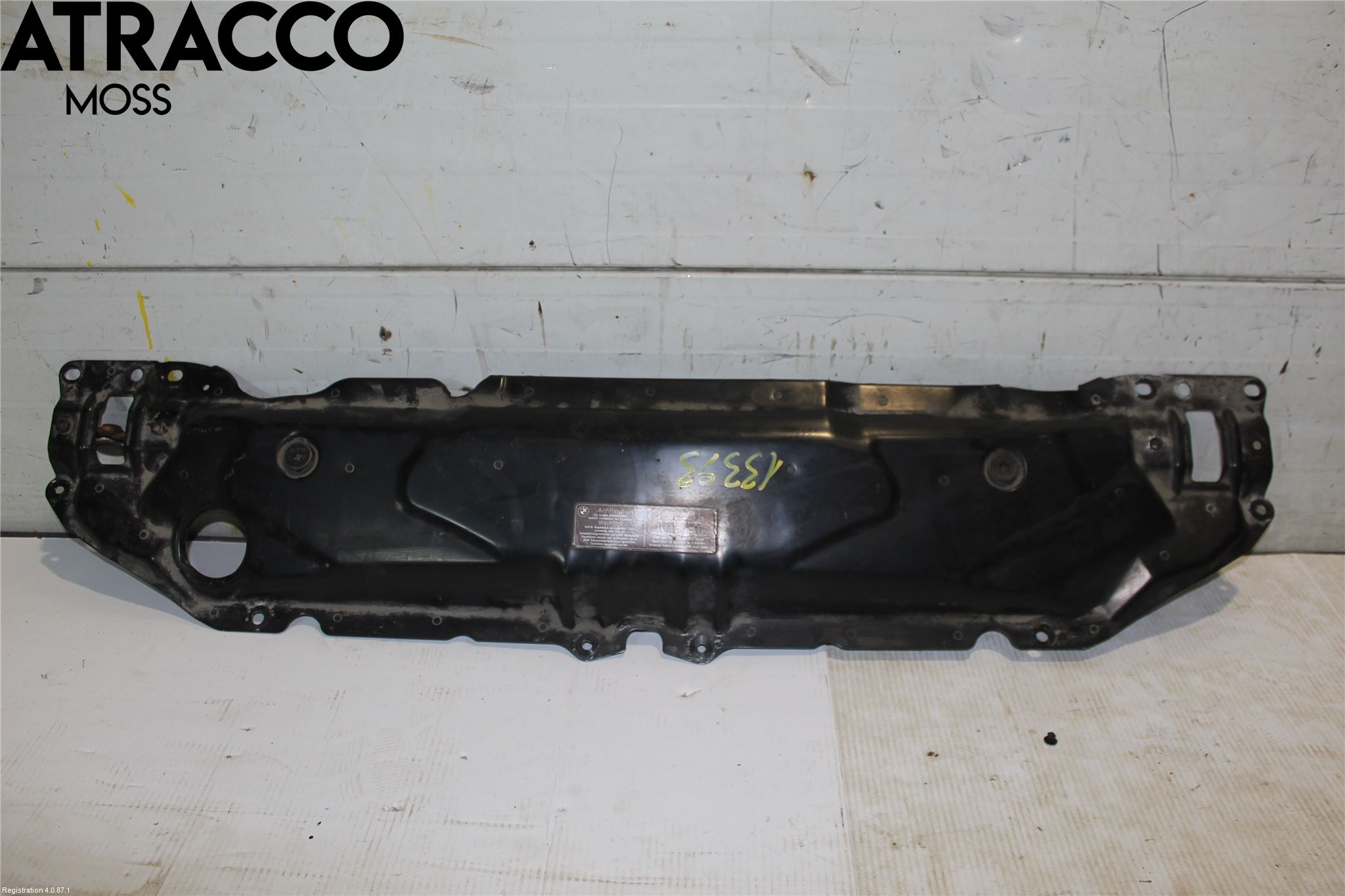 BMW 5 E60/61 Sed/Tou 02-10 Front Huvlåsplåt-Balk