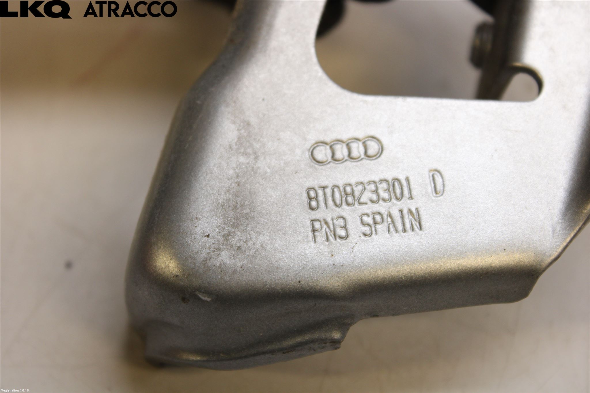 Audi A5 07-16 Huvgångjärn