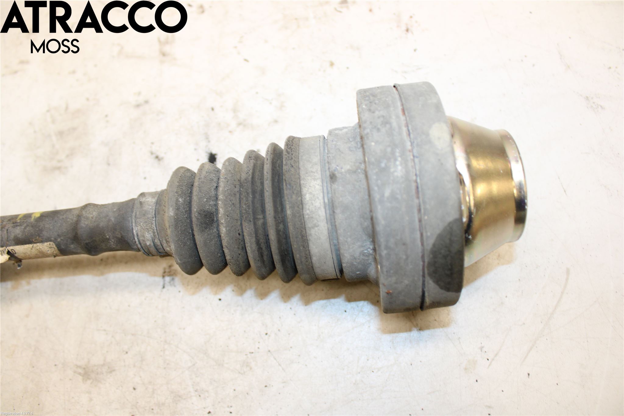 Volkswagen VW AMAROK 2H 10-22 Drivaxel Fram Höger