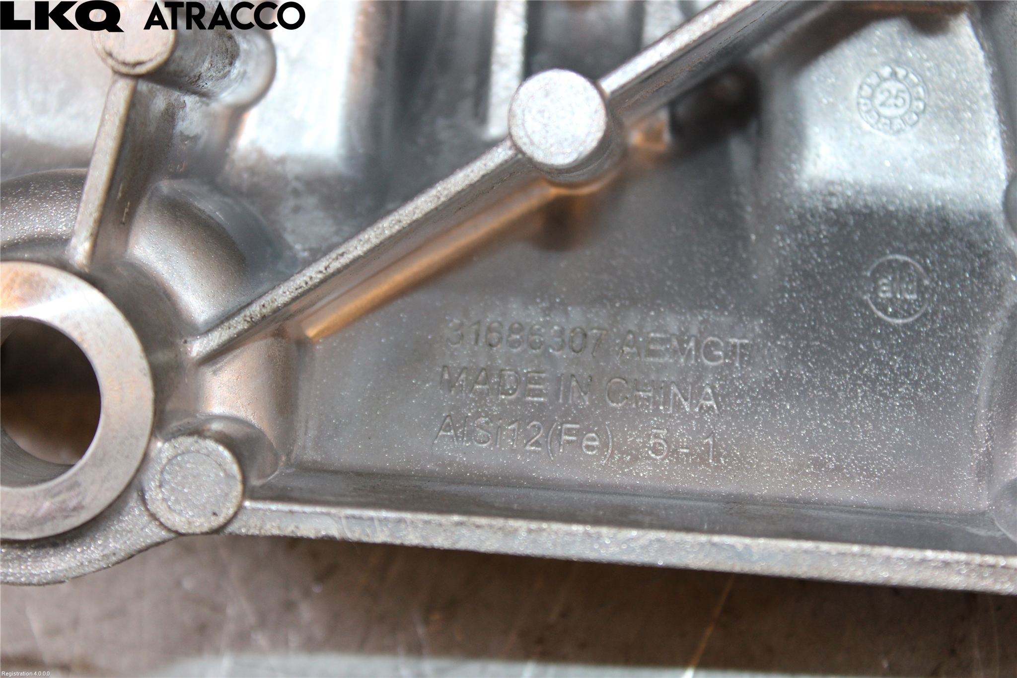 Volvo EX40 25- Motorfäste