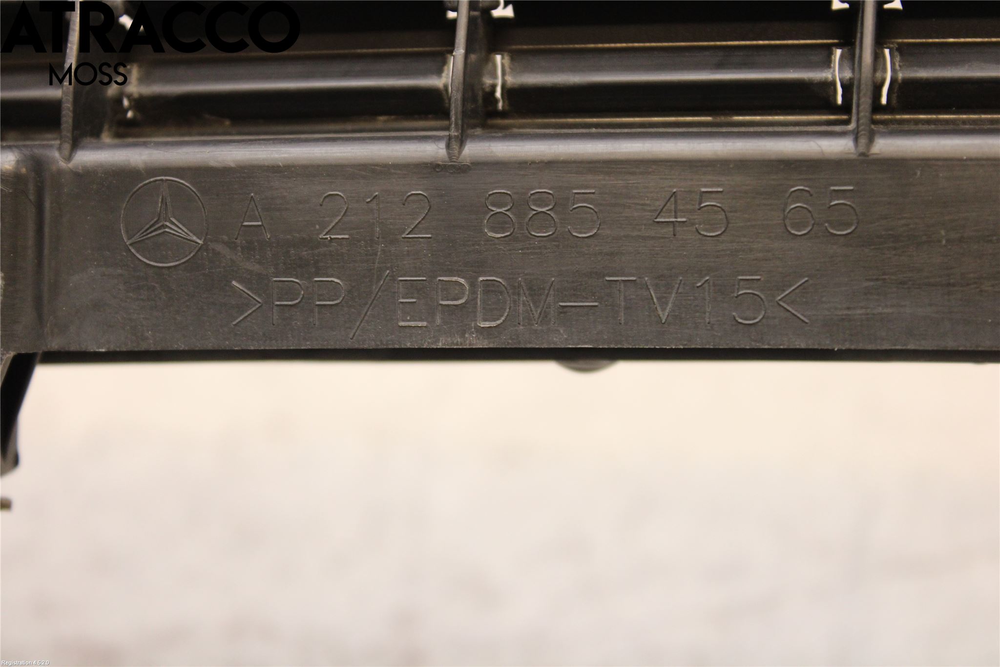 Mercedes-Benz MB E-KLASS (W212) 09-16 Stötfsidostycke Mellanlägg