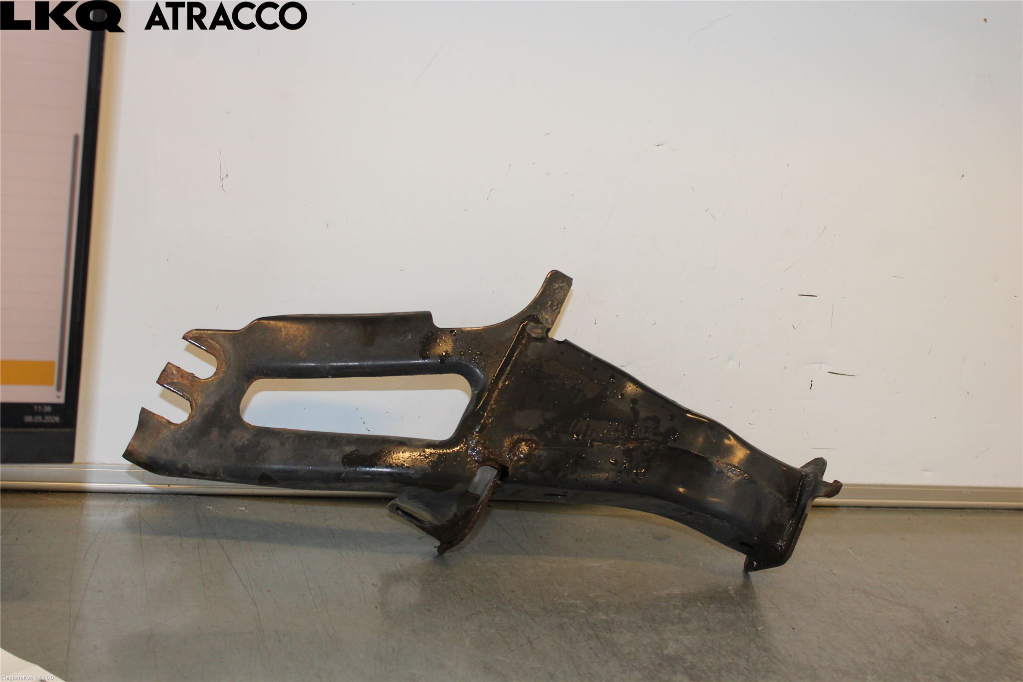 Volvo V60 CROSS COUNTRY 16-18 Stötfångarbärjärn Fram