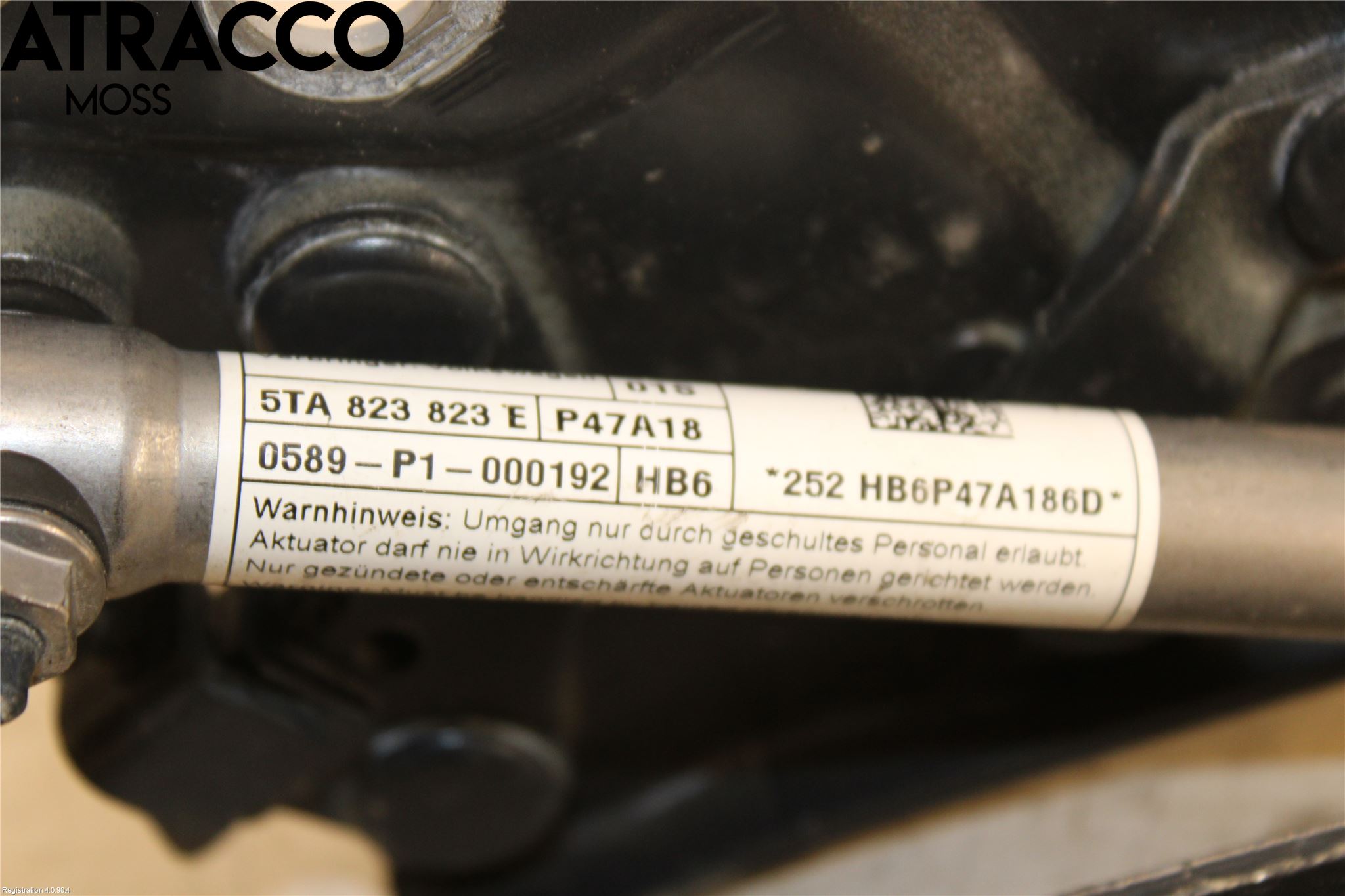 Volkswagen VW TOURAN 16- Huvgångjärn