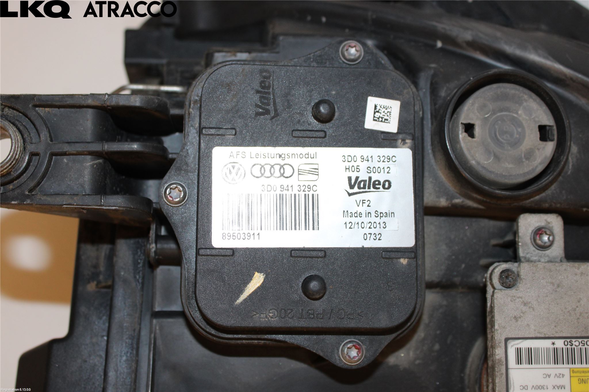 Volkswagen VW CRAFTER 06-16 Strålkastare Höger