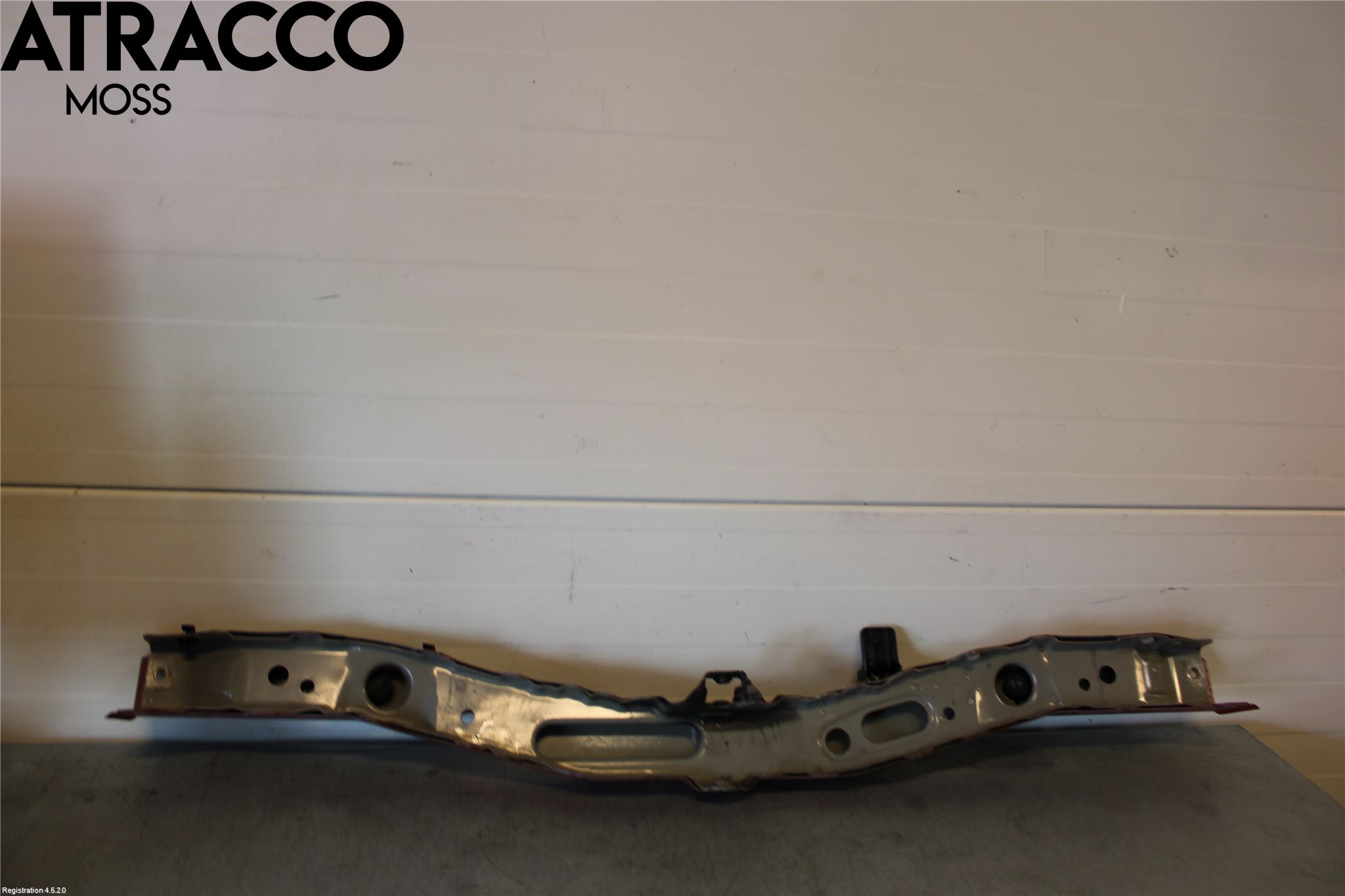 Toyota AURIS 13-19 Front Huvlåsplåt-Balk