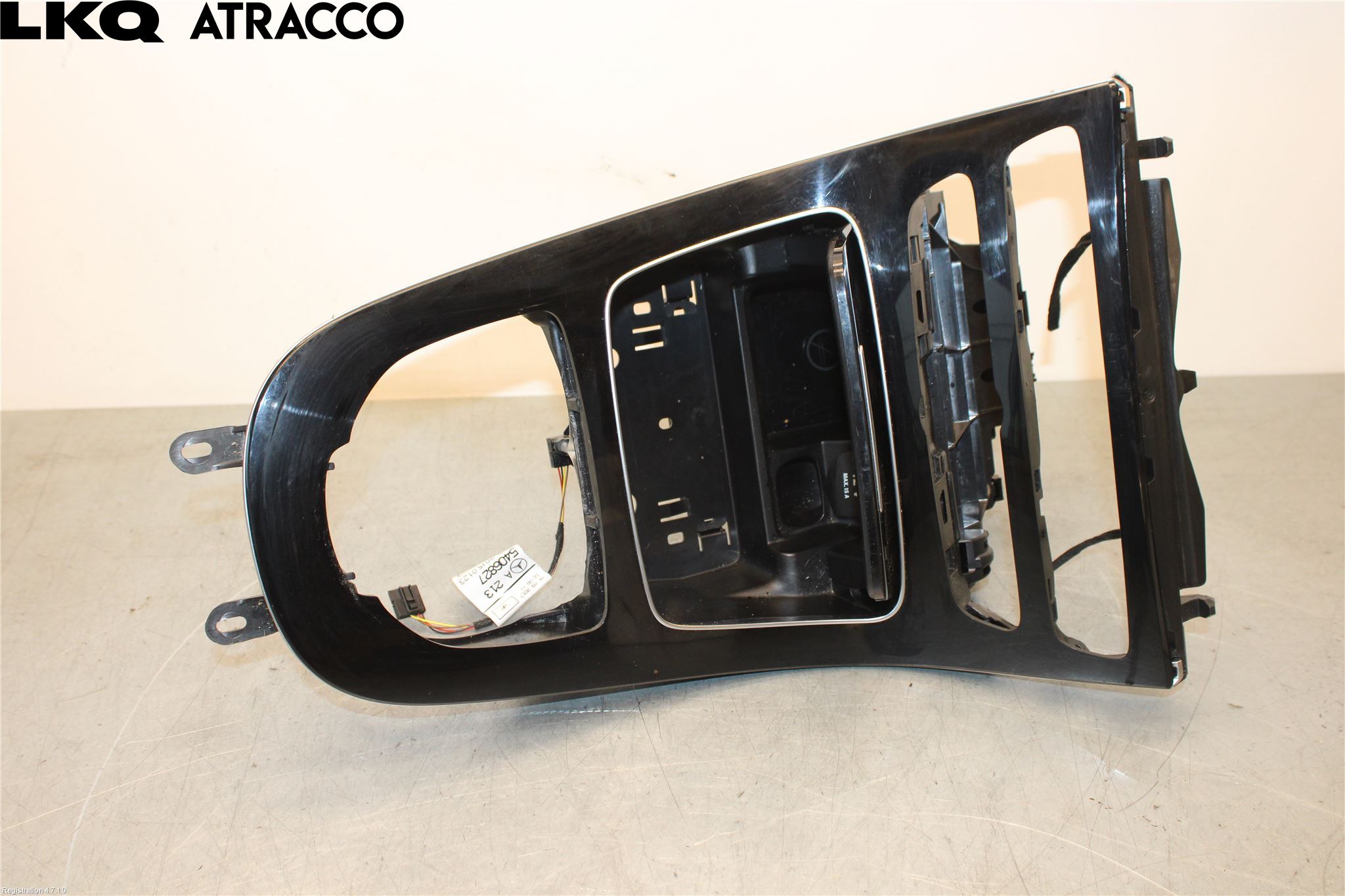 Mercedes-Benz MB E-KLASS (W213) 16-23 Instrumentkonsoll Mitt