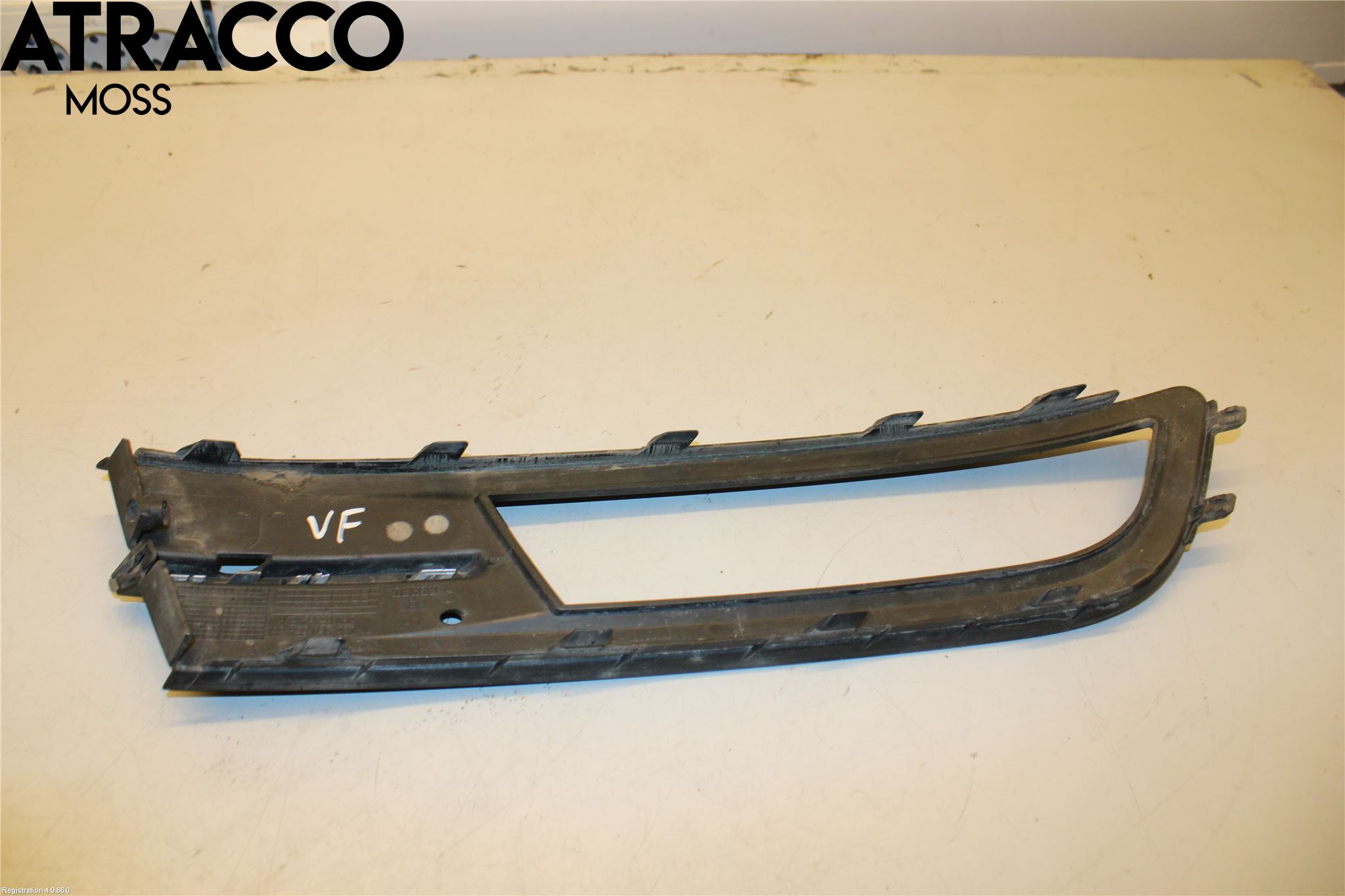 Volkswagen VW PASSAT 15-19 Grilldel Vänster