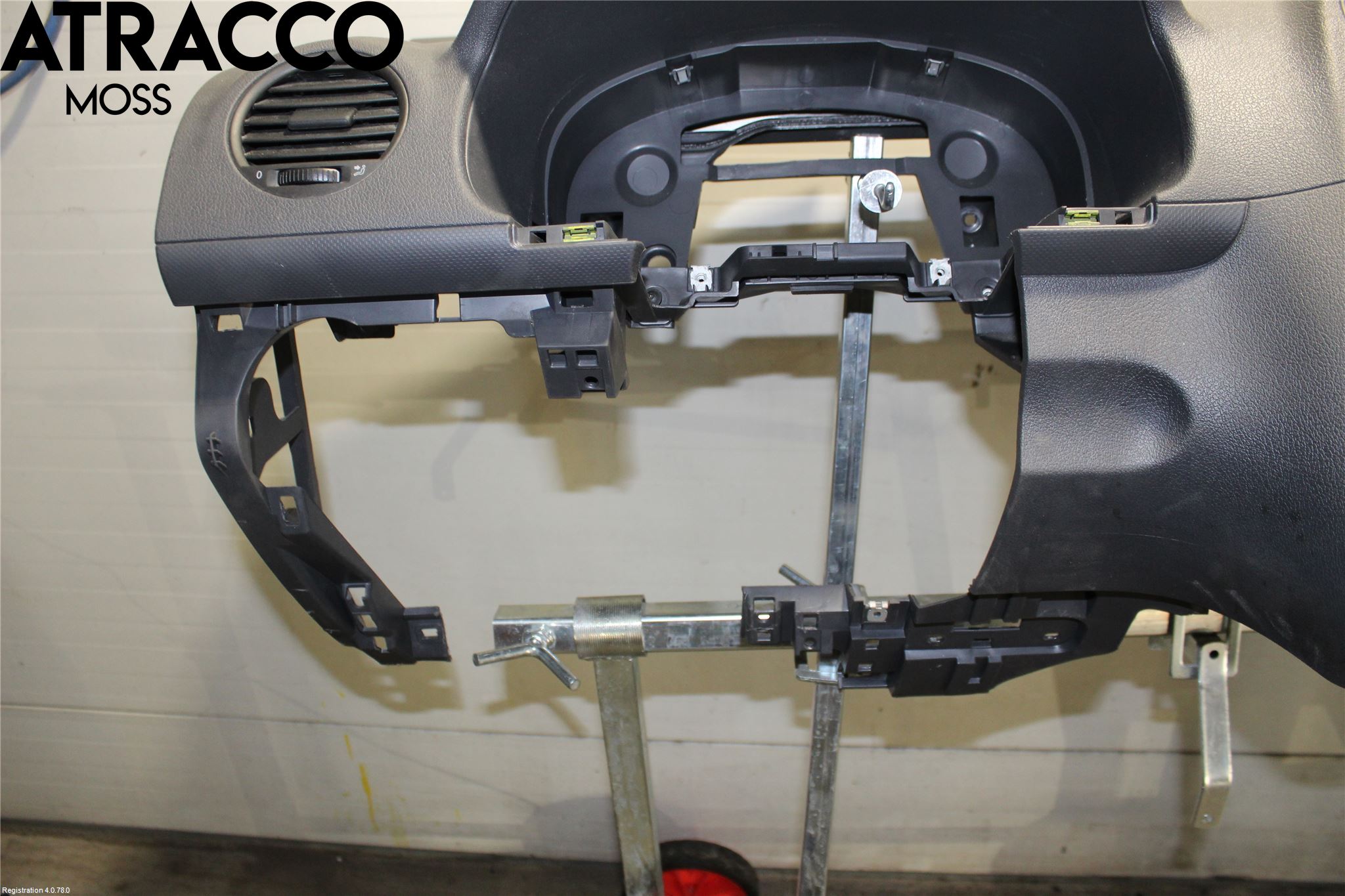 Volkswagen VW CADDY 11-15 Instrumentbräda