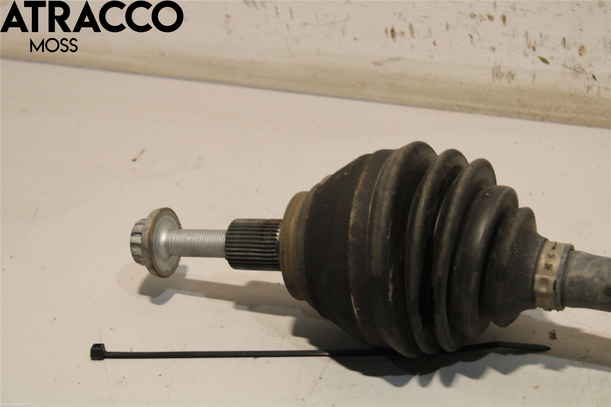 Volkswagen VW CADDY 16-20 Drivaxel Fram Höger