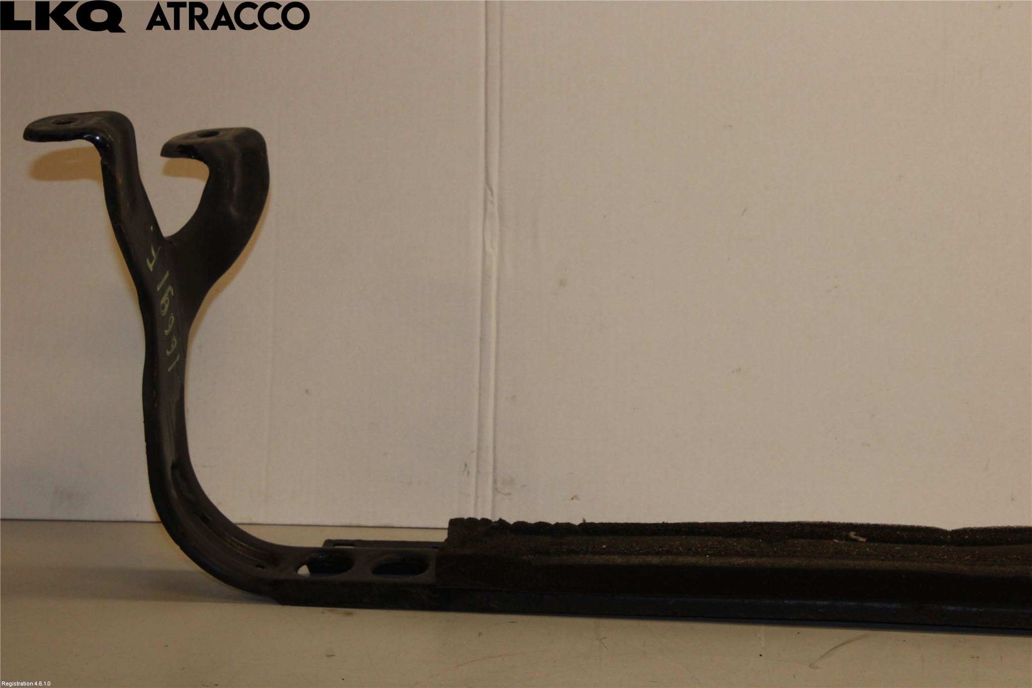 Ford KUGA 08-12 Kylarfäste-Ram-Balk