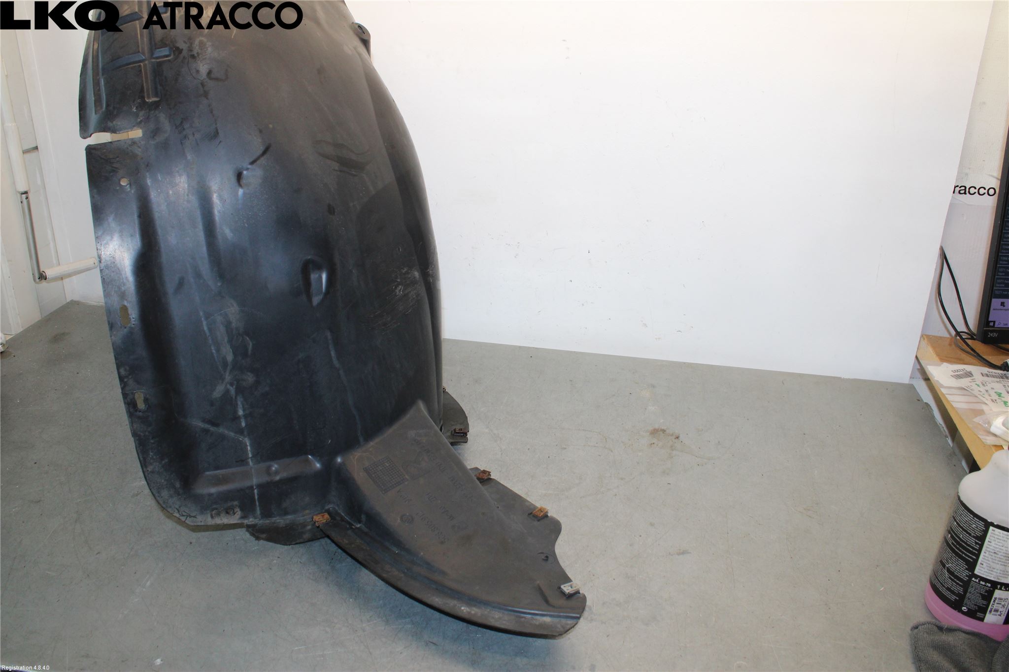 Volkswagen VW JETTA VI 11- Skärm Fram Höger