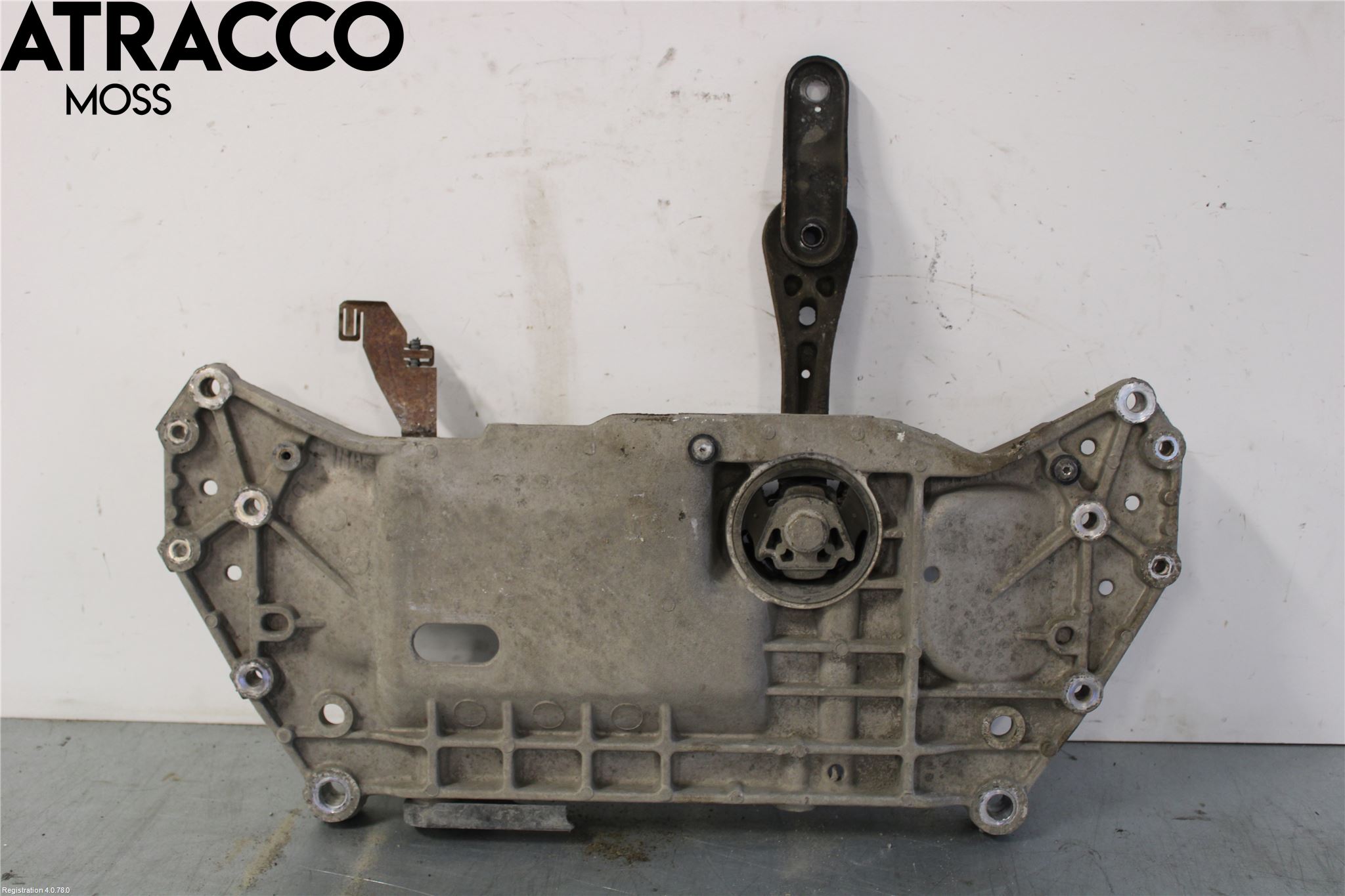Volkswagen VW GOLF V 04-09 Framvagnsbalk