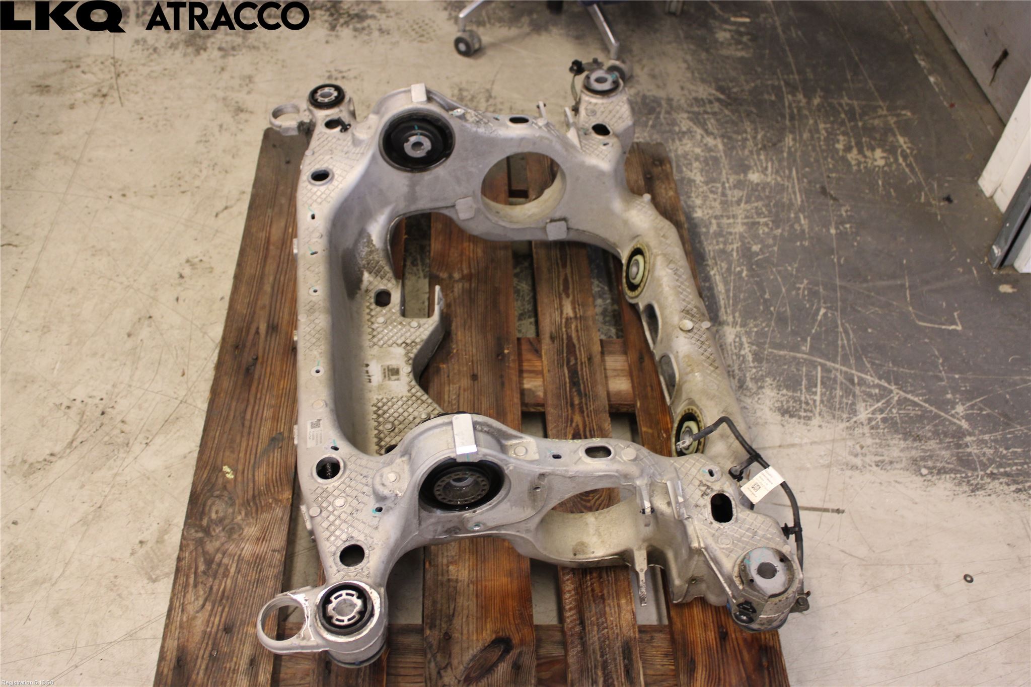 Volvo XC40/RECHARGE 18- Bakaxelbalk