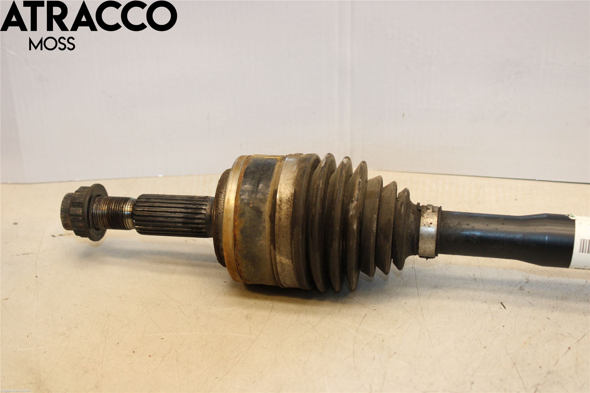 Toyota C-HR 16-23 Drivaxel Fram Höger