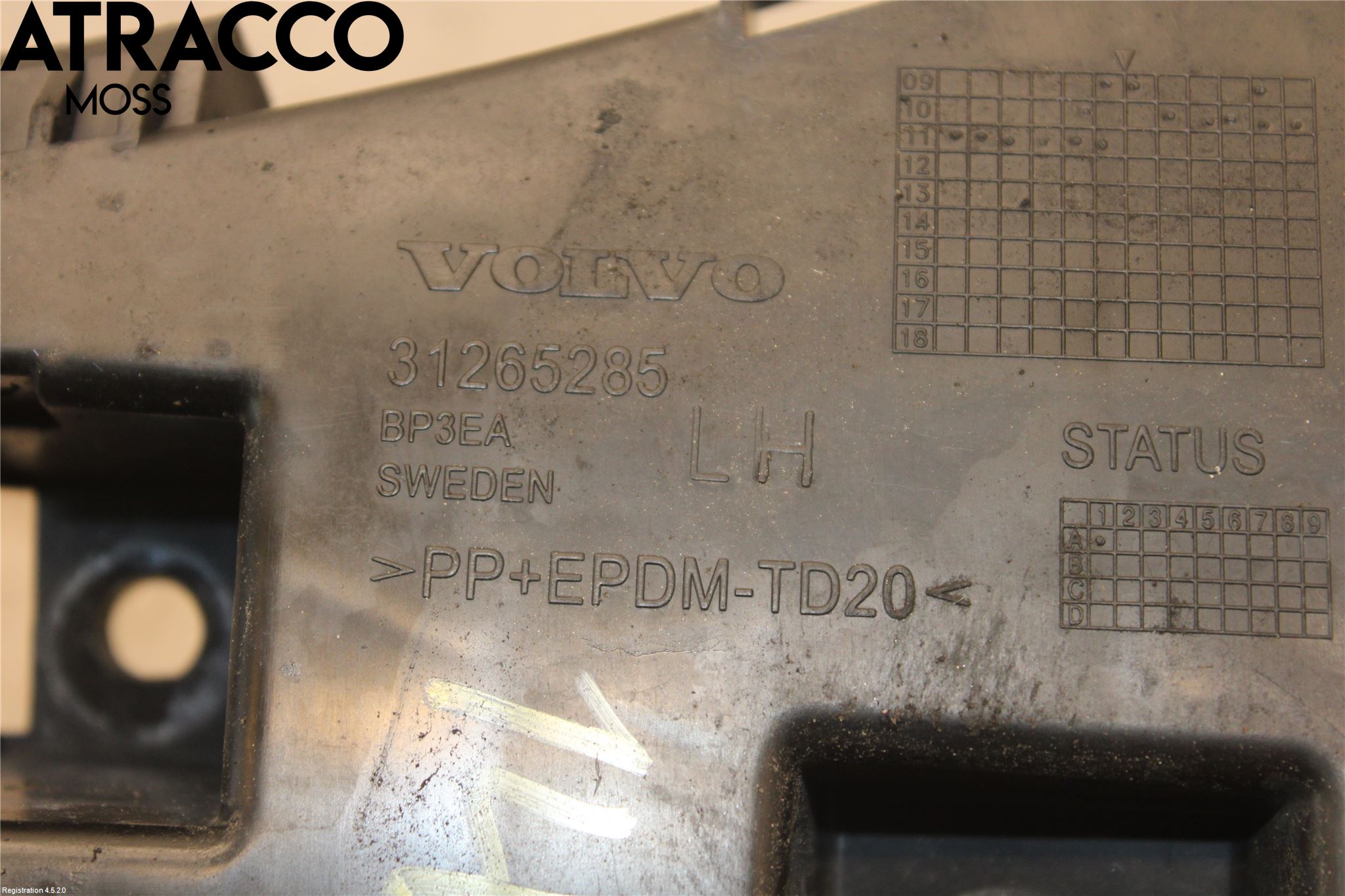 Volvo V60 11-13 Stötfångarfäste Bak Vä