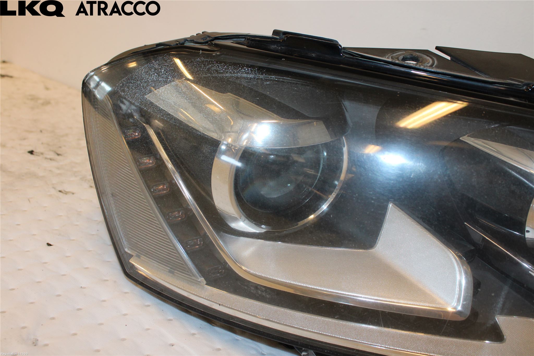 Volkswagen VW CRAFTER 06-16 Strålkastare Höger