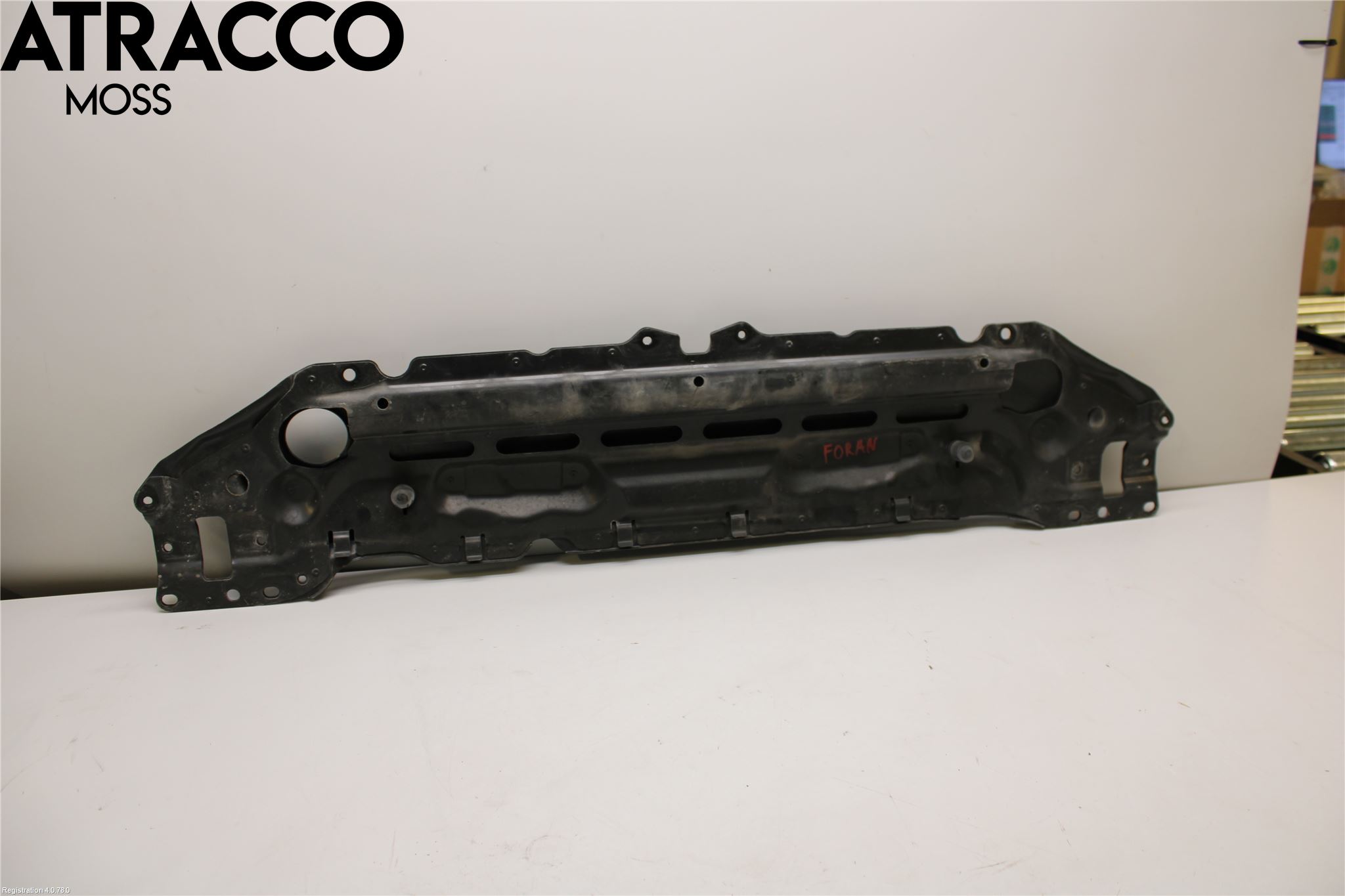 BMW 5 E60/61 Sed/Tou 02-10 Front Huvlåsplåt-Balk