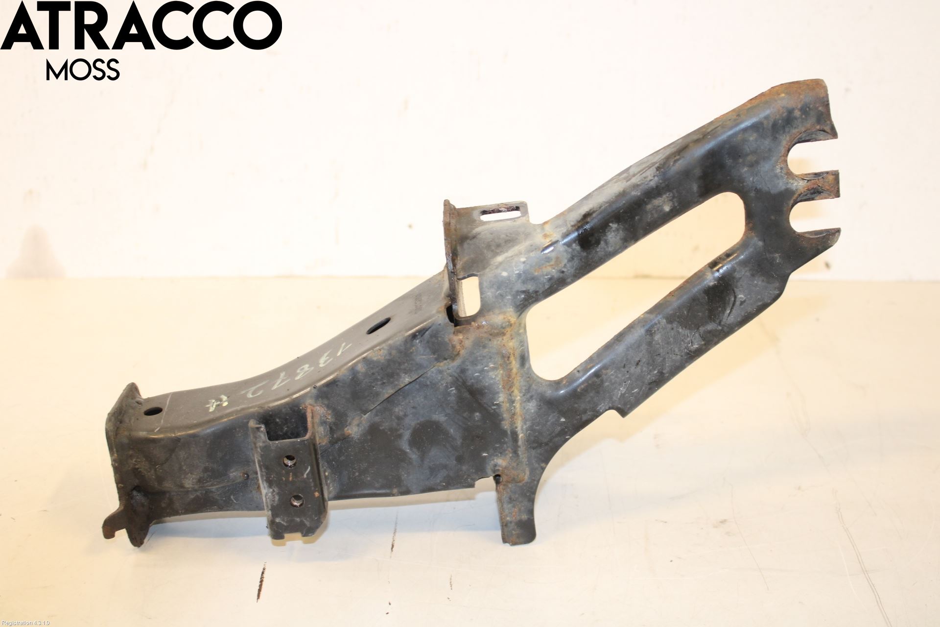 Volvo V60 14-18 Stötfångarbärjärn Fram
