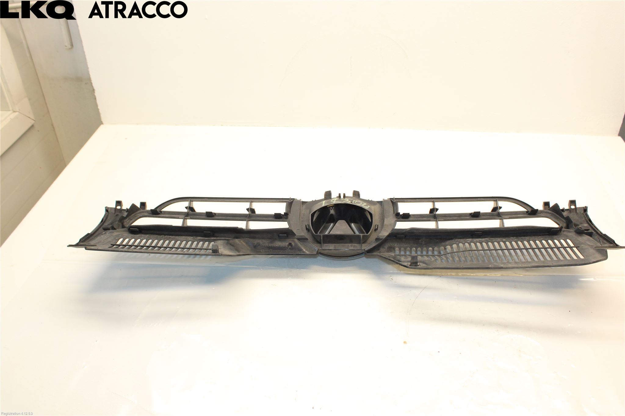 Volkswagen VW GOLF V 04-09 Grill Komp