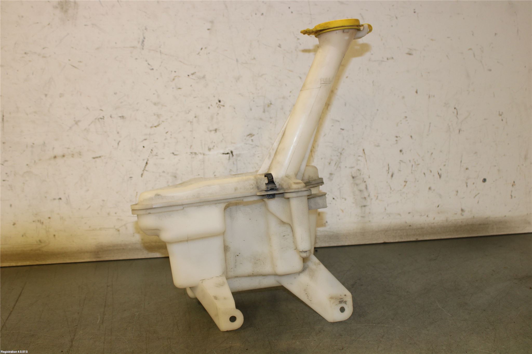 Toyota YARIS XP130 12-14 Spolartank Vindruta