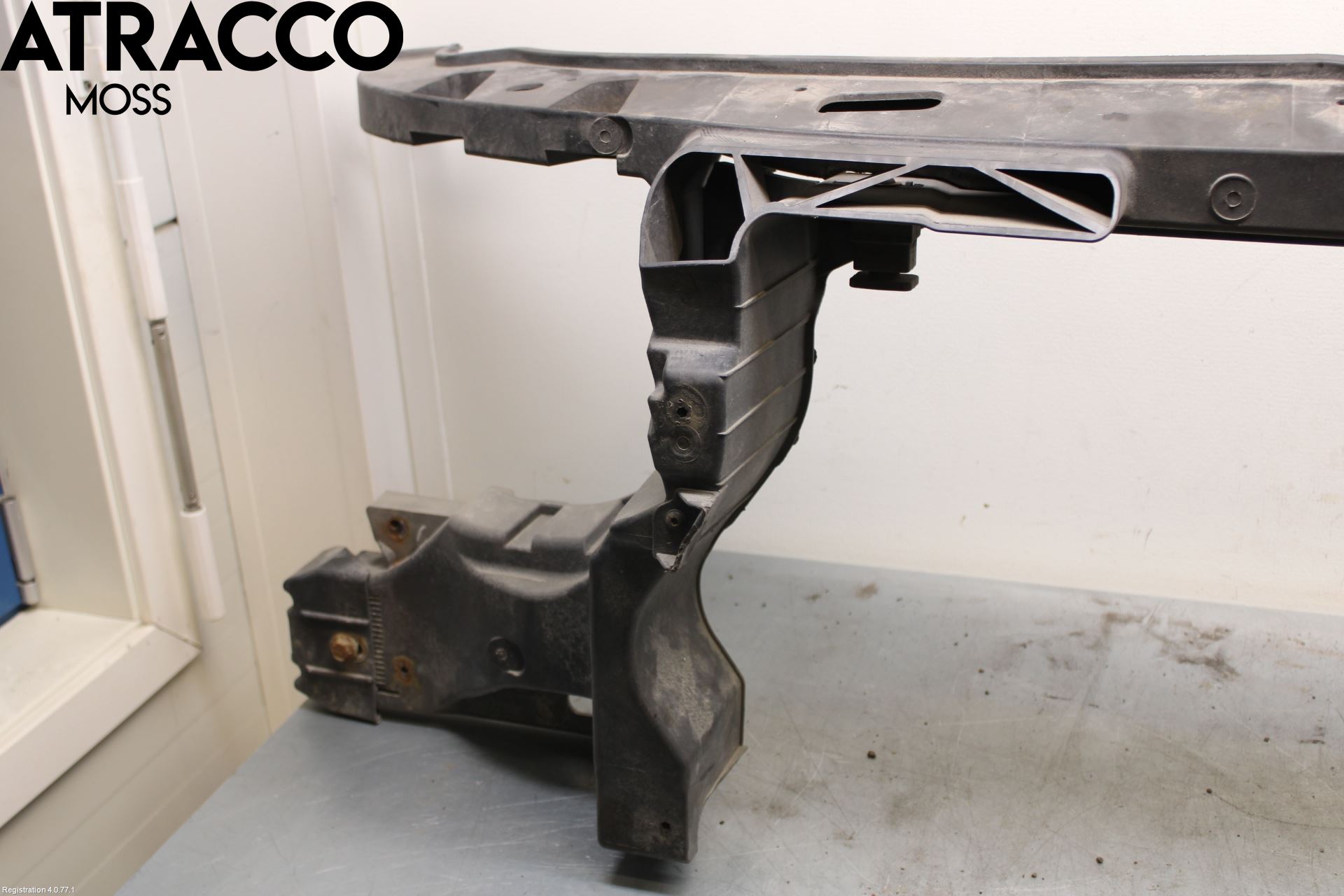 Volkswagen VW TRANSP/CARAVELLE (T5) 04-15 Front Huvlåsplåt-Balk