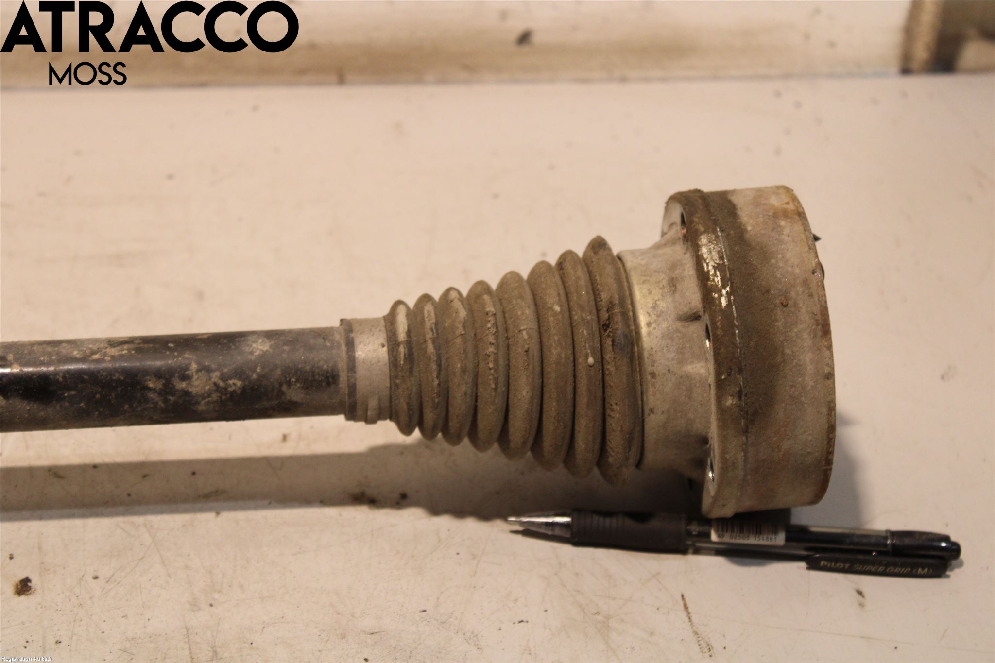 Volkswagen VW PASSAT 11-14 Drivaxel Bak Höger