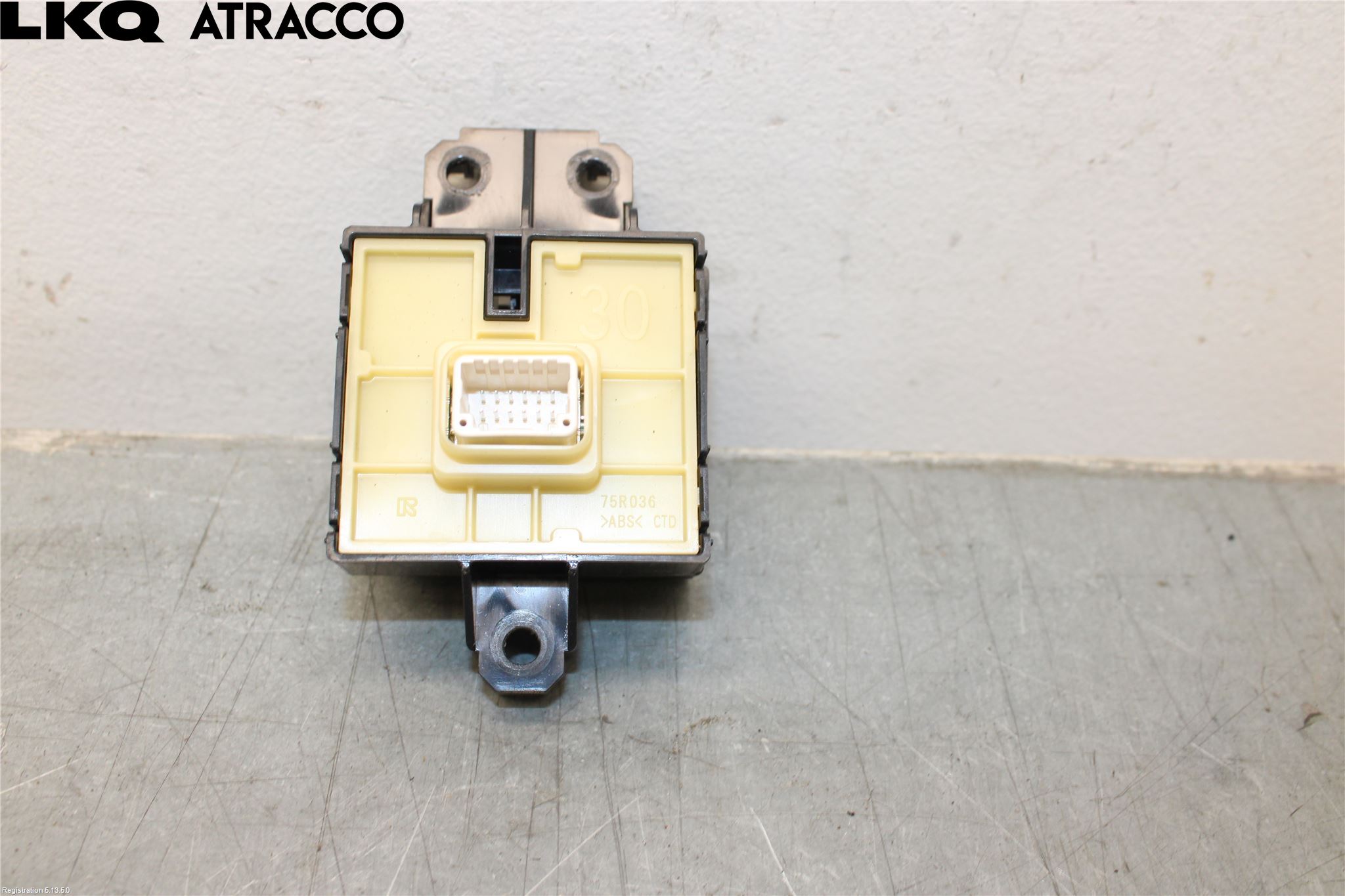 Toyota bZ4X EA10 22- Strömställare Parkeringsbroms