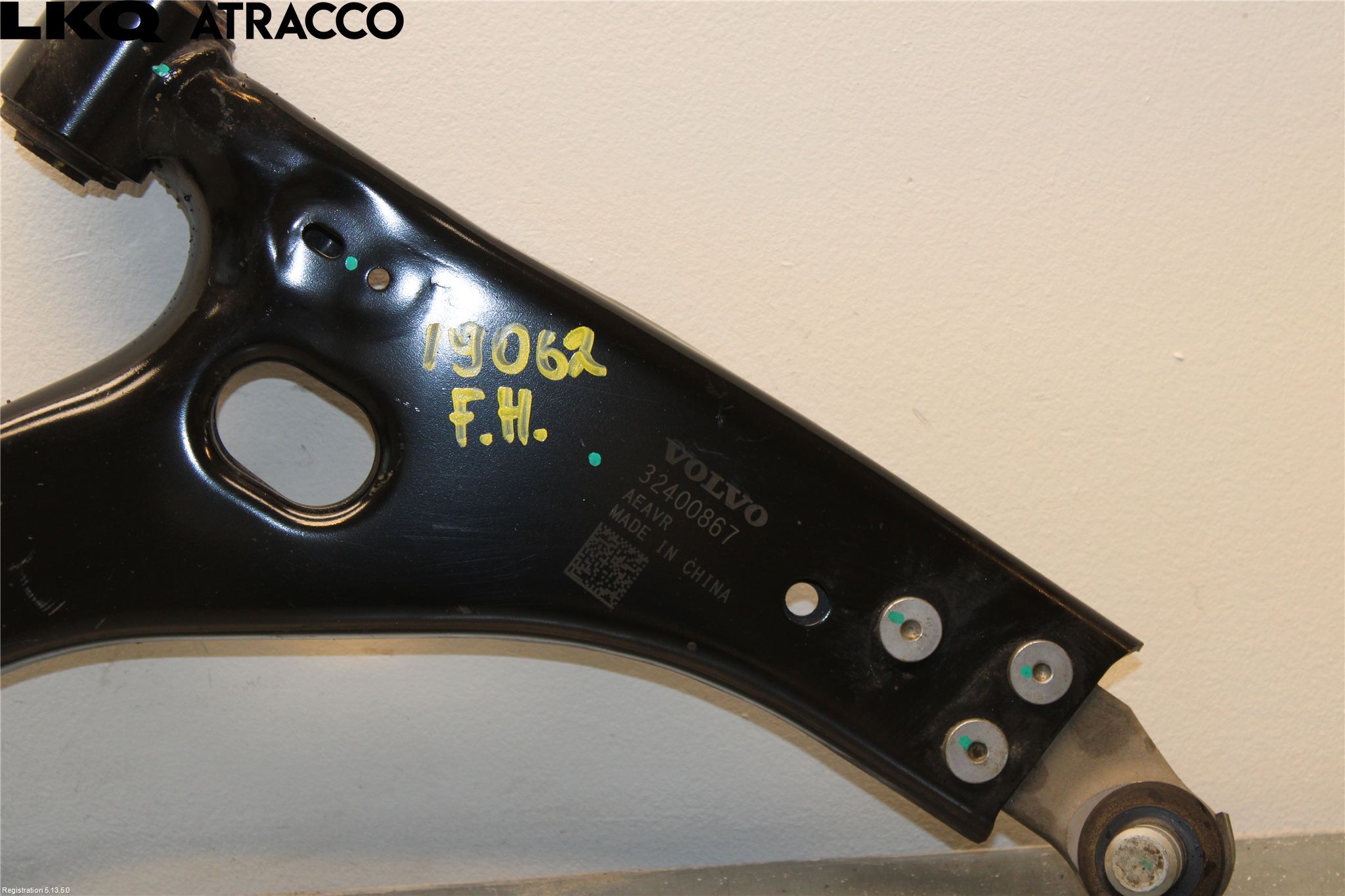 Volvo EX40 25- Bärarm Fram Undre Hö