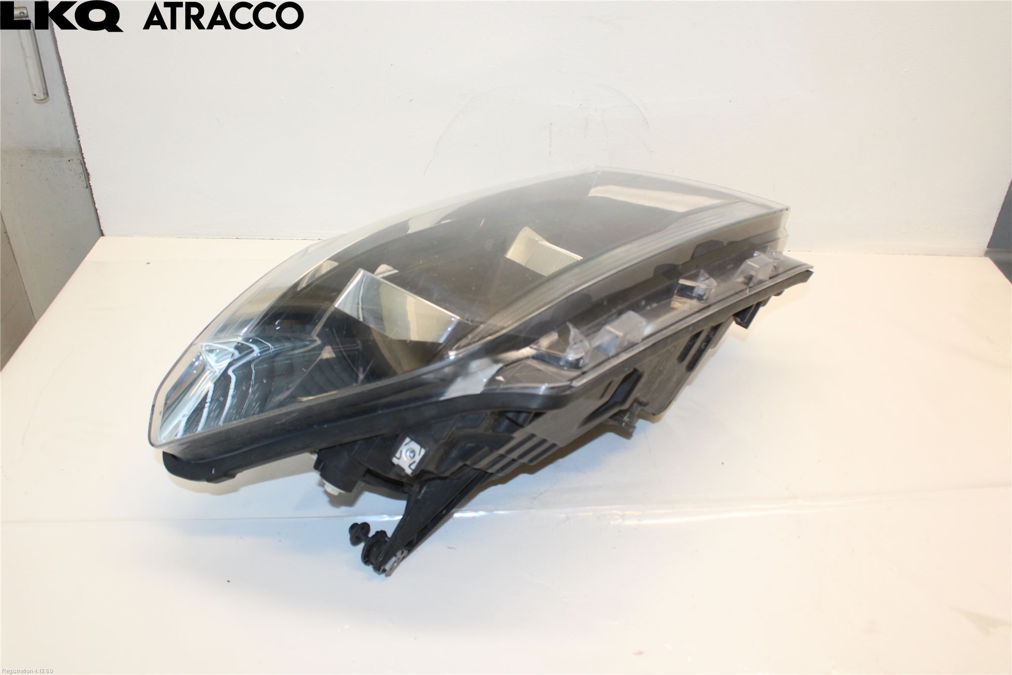 Volkswagen VW CRAFTER II / E-CRAFTER 17- Strålkastare Höger