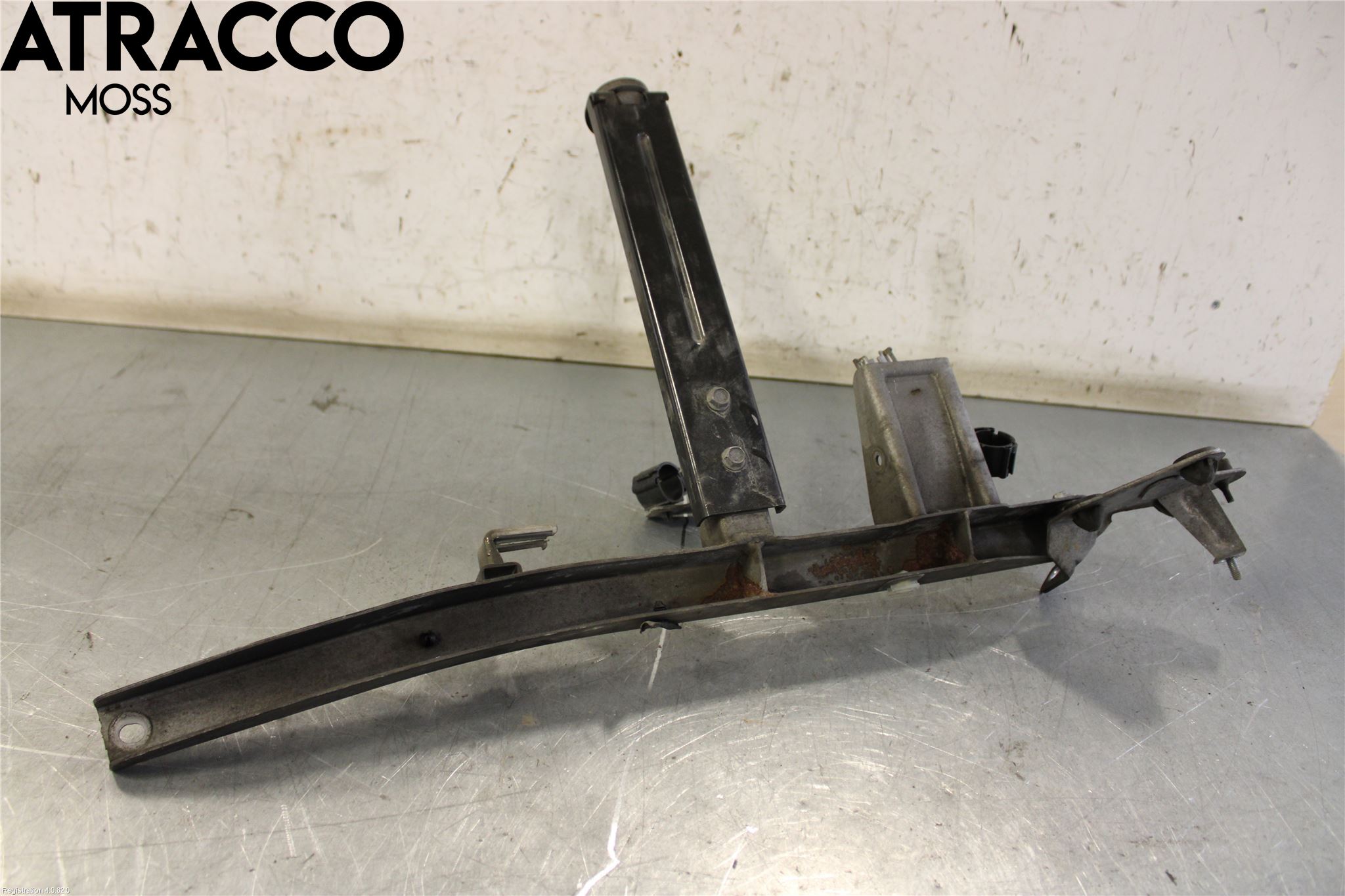BMW 3 F30/F31/F80 12-19 Kylarfäste-Ram-Balk