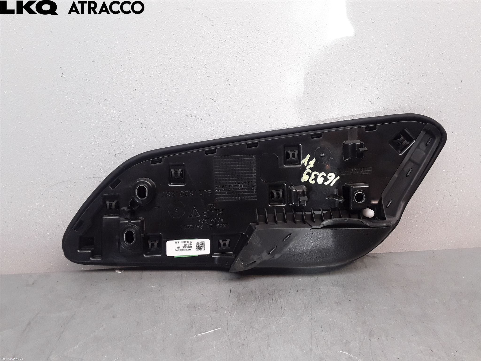 Porsche TAYCAN 20- Inredning Armstöd