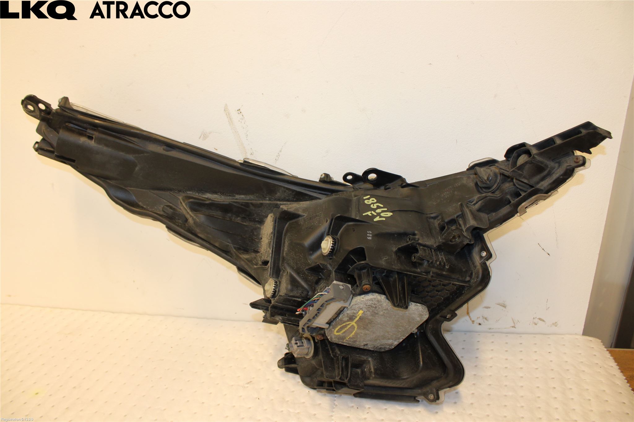 Toyota PRIUS (ZVW50) 16-21 Strålkastare Vänster