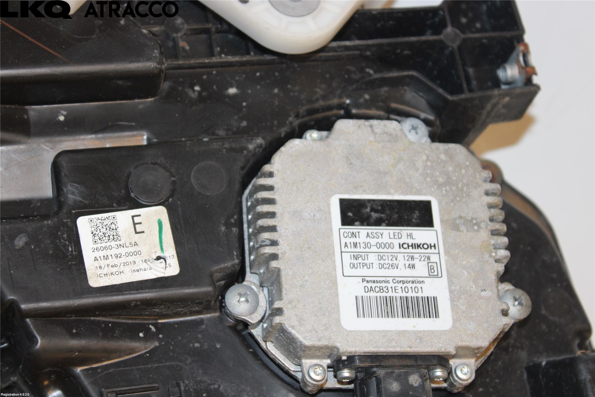 Nissan LEAF 11-17 Strålkastare Vänster