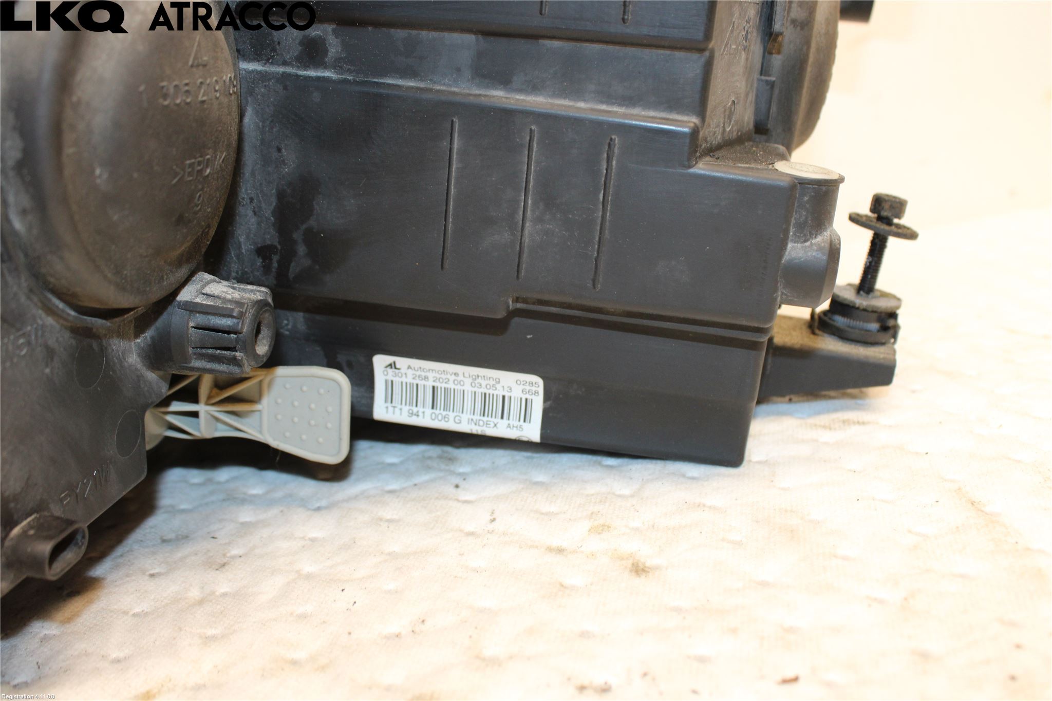 Volkswagen VW TOURAN 10-15 Strålkastare Höger