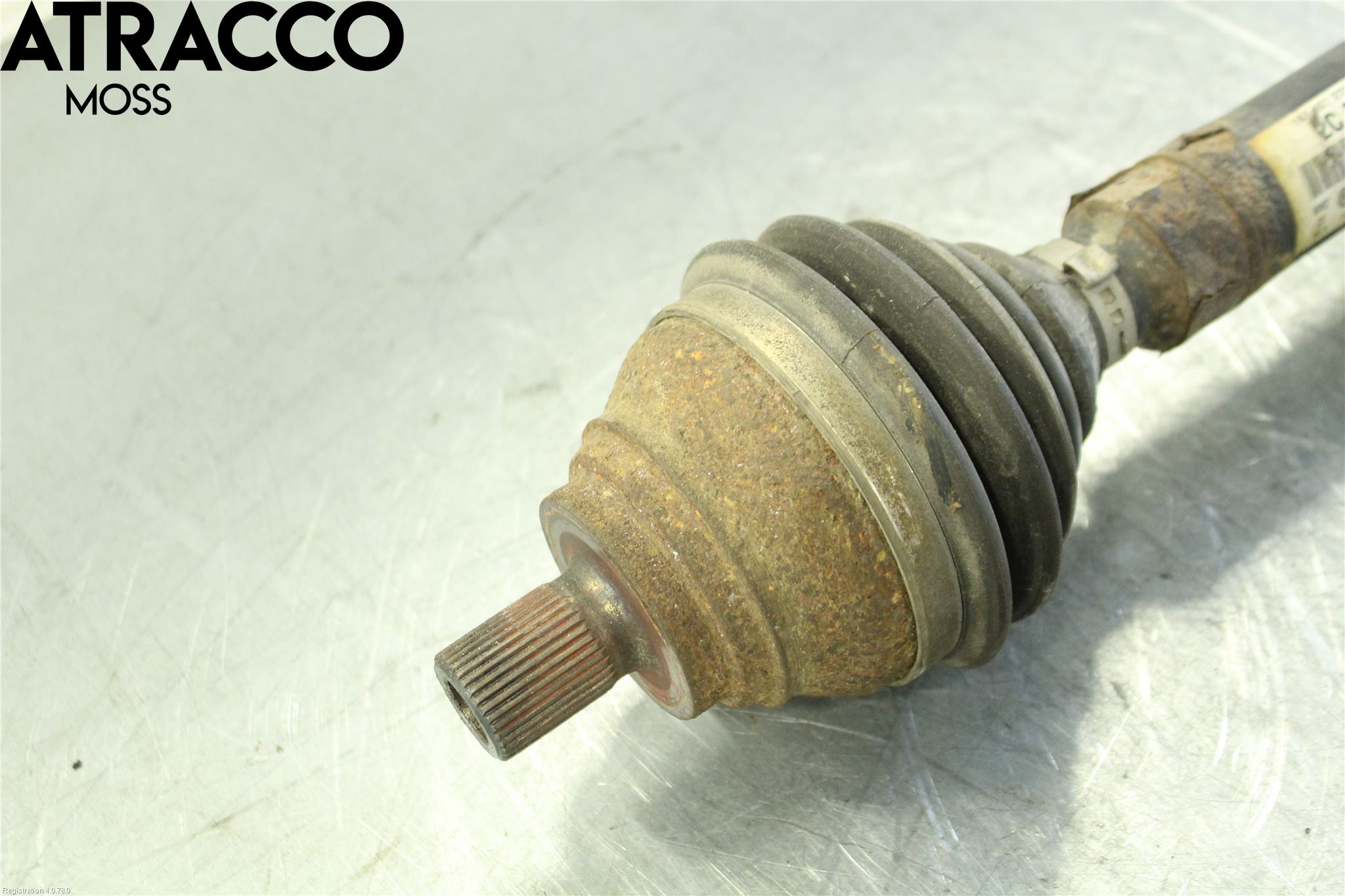 Volkswagen VW CADDY 11-15 Drivaxel Fram Höger
